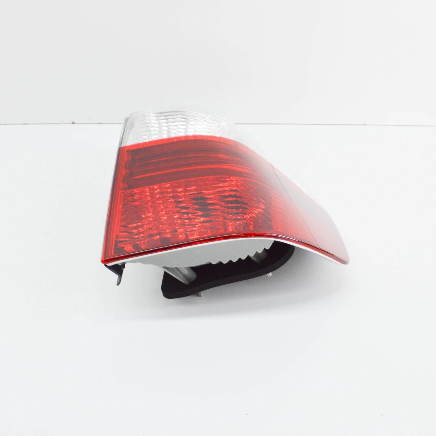 NEW BMW X3 E83 REAR RIGHT TAILLIGHT 7162212 63217162212 ORIGINAL