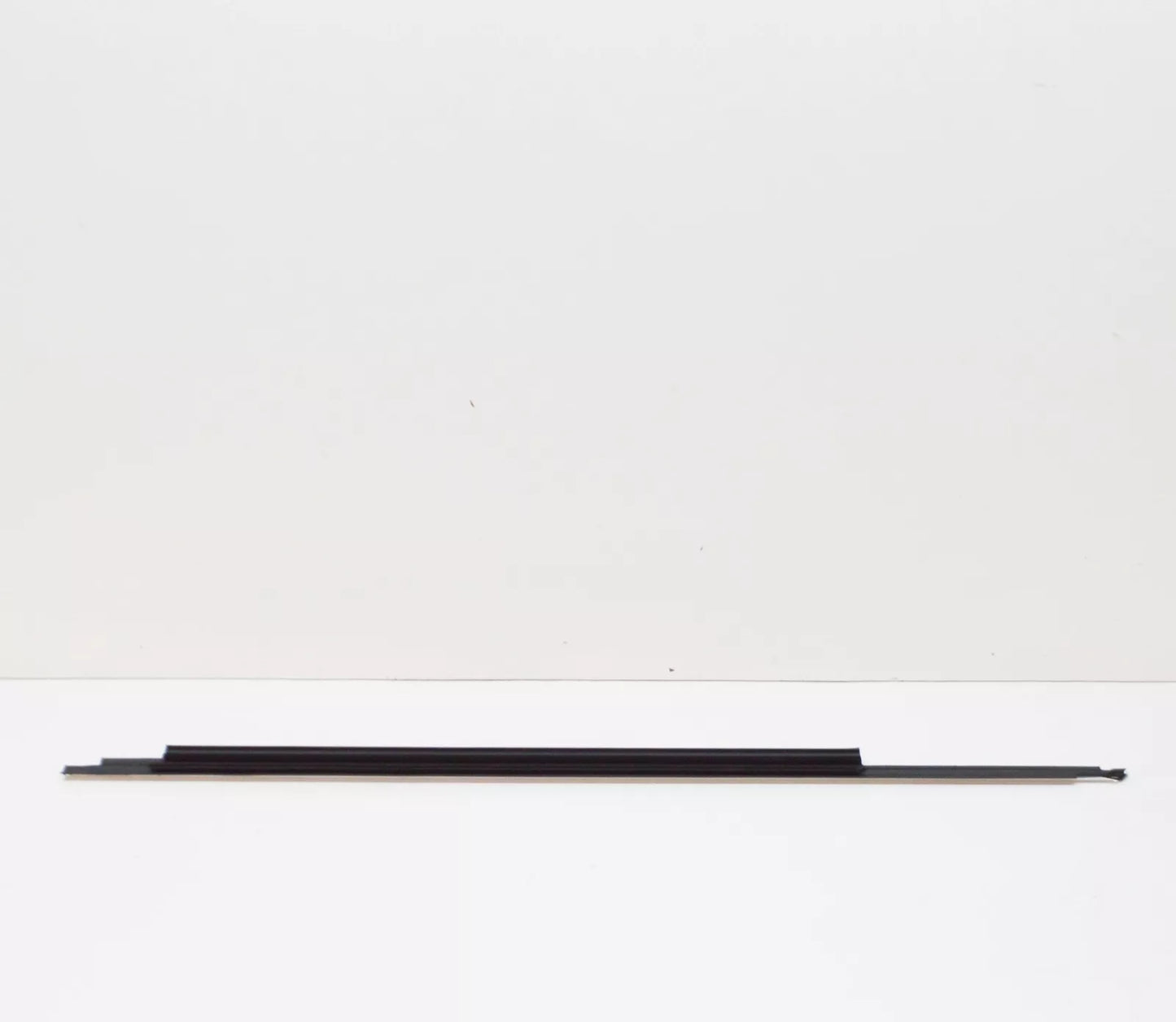 NEW AUDI Q5 8R FRONT RIGHT WINDOW SLOT SEAL WITH TRIM 8R0853284HT94 ORIGINAL