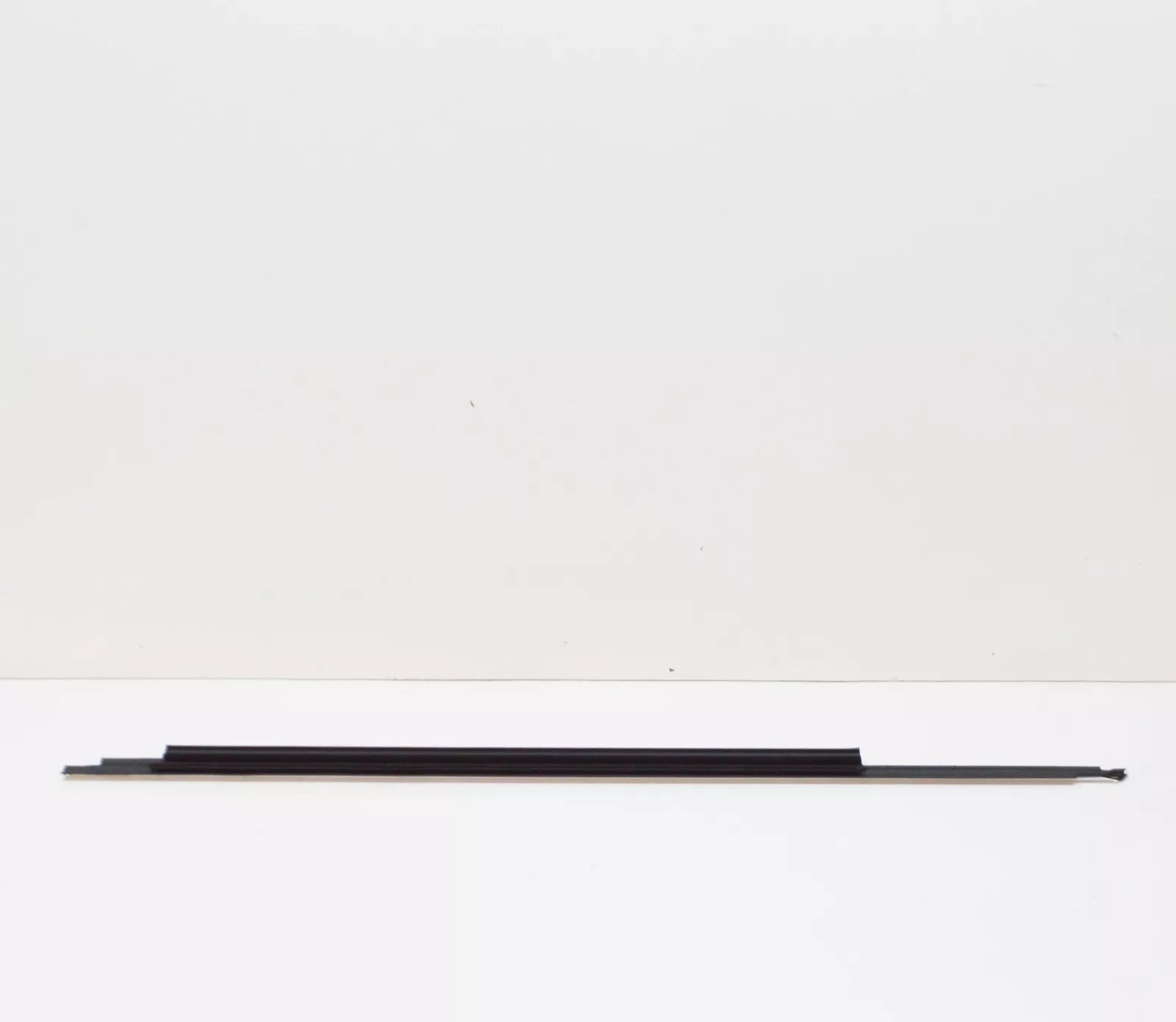 NEW AUDI Q5 8R FRONT RIGHT WINDOW SLOT SEAL WITH TRIM 8R0853284HT94 ORIGINAL