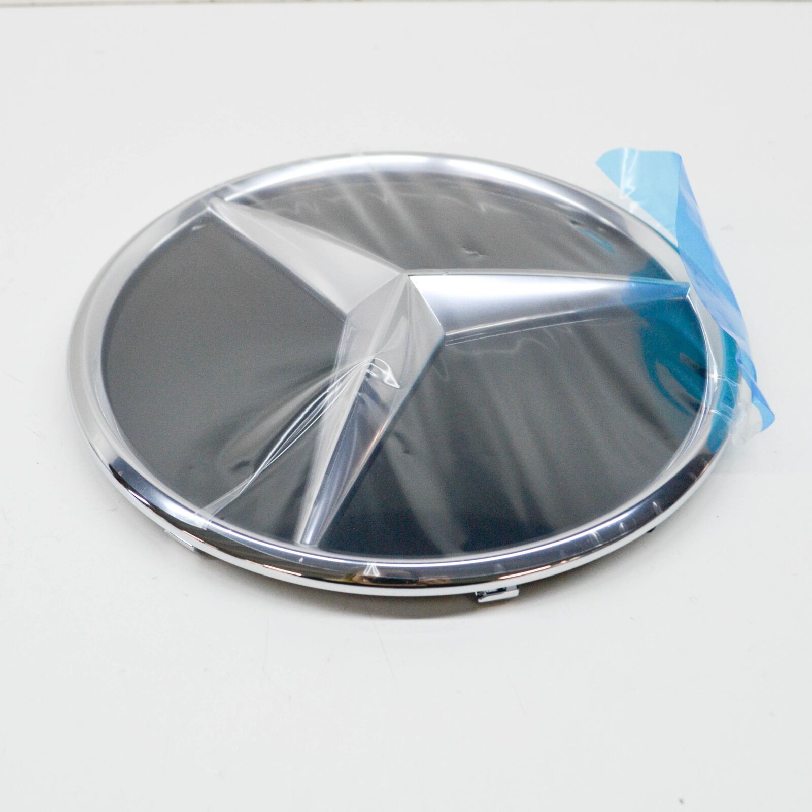 NEW MB GLC X253 FRONT BUMPER RADIATOR GRILLE STAR EMBLEM A0008800300 ORIGINAL