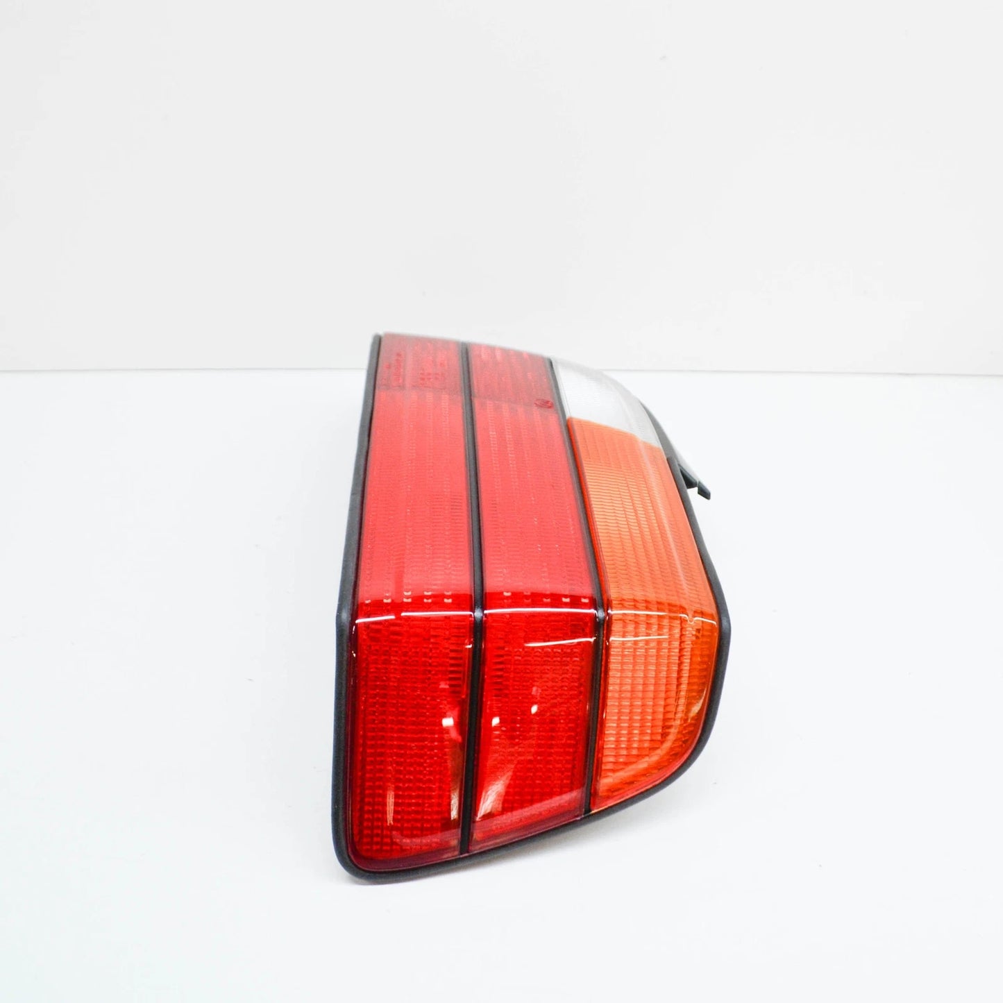 NEW BMW E36 CABRIO COUPE TAIL LIGHT RIGHT 8353270 63218353270 ORIGINAL