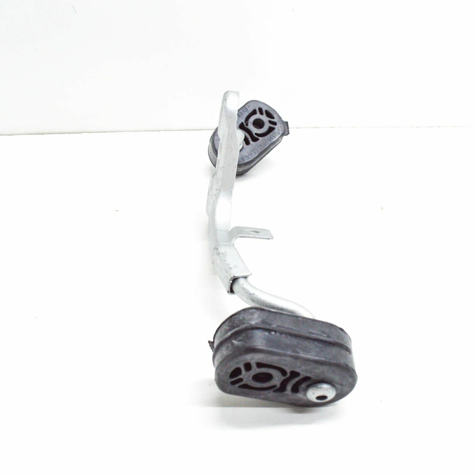 NEW MB C W204 REAR LEFT EXHAUST PIPE BRACKET SUSPENSION A2044901037