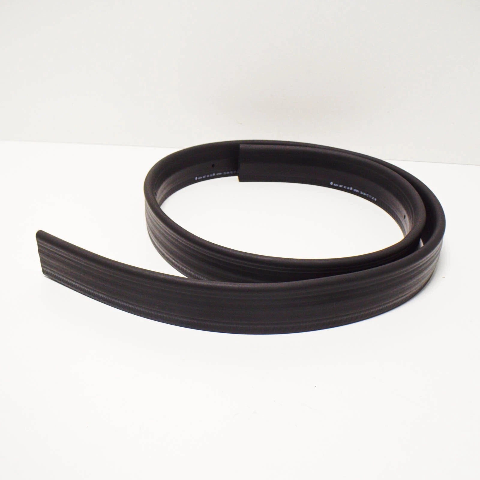 NEW MERCEDES BENZ GLK X204 FRONT BONNET HOOD SEAL A2048870000