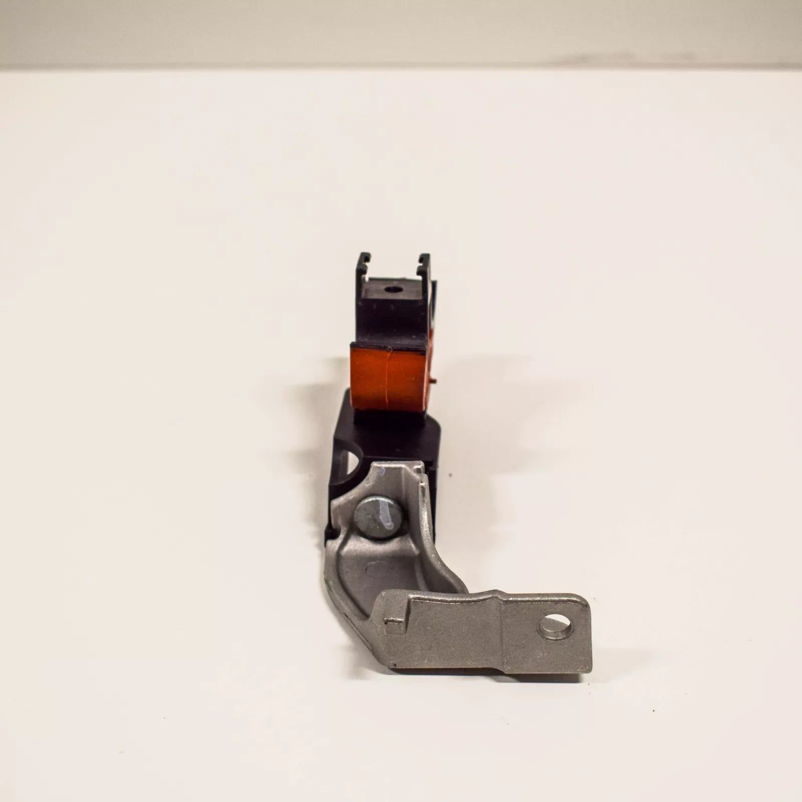 NEW BMW 5 GT F07 ENGINE OIL COOLER LINE BRACKET 17227586892 ORIGINAL