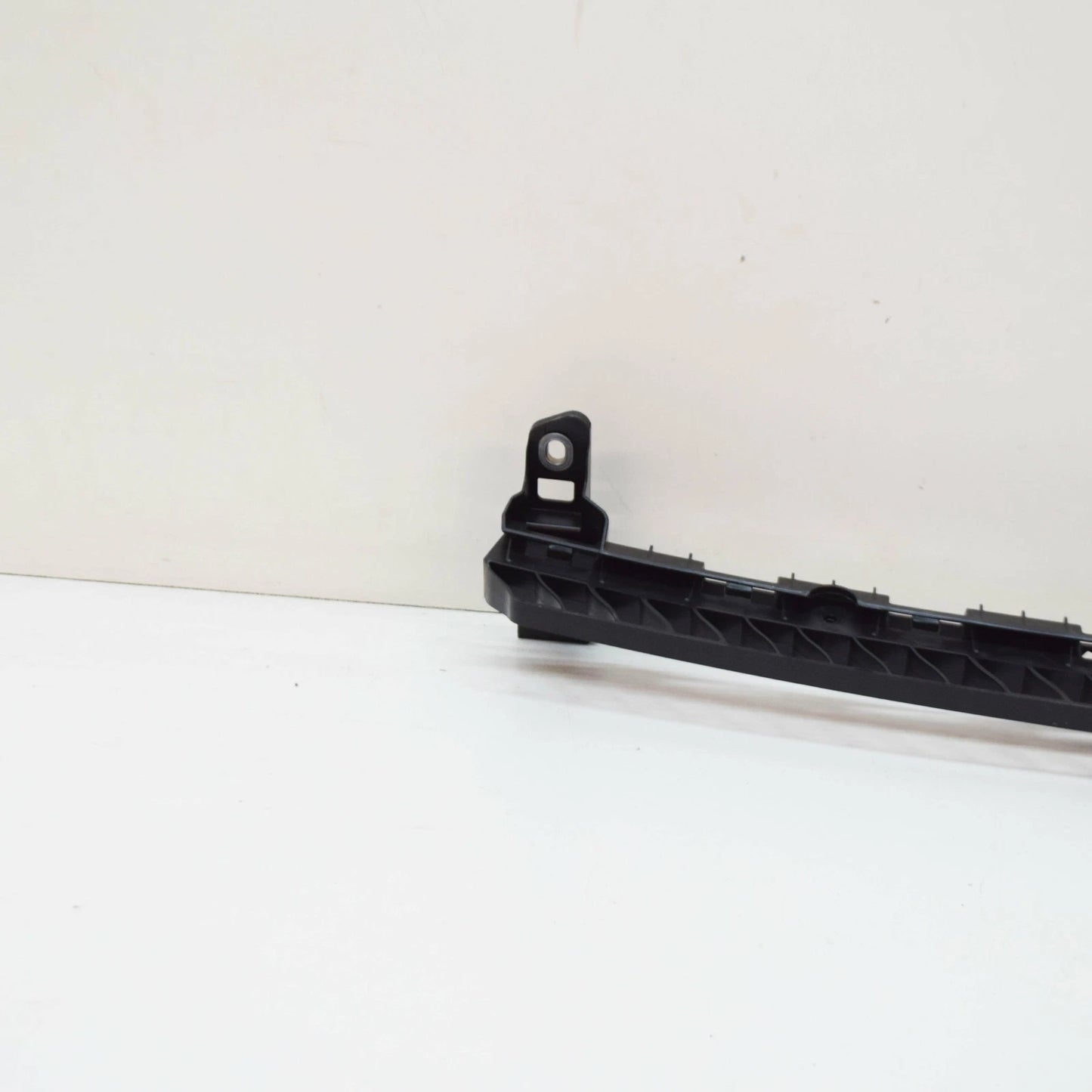 NEW VW GOLF MK7 RADIATOR SUPPORT FRONT CENTER GUIDE SECTION 5G0805705M