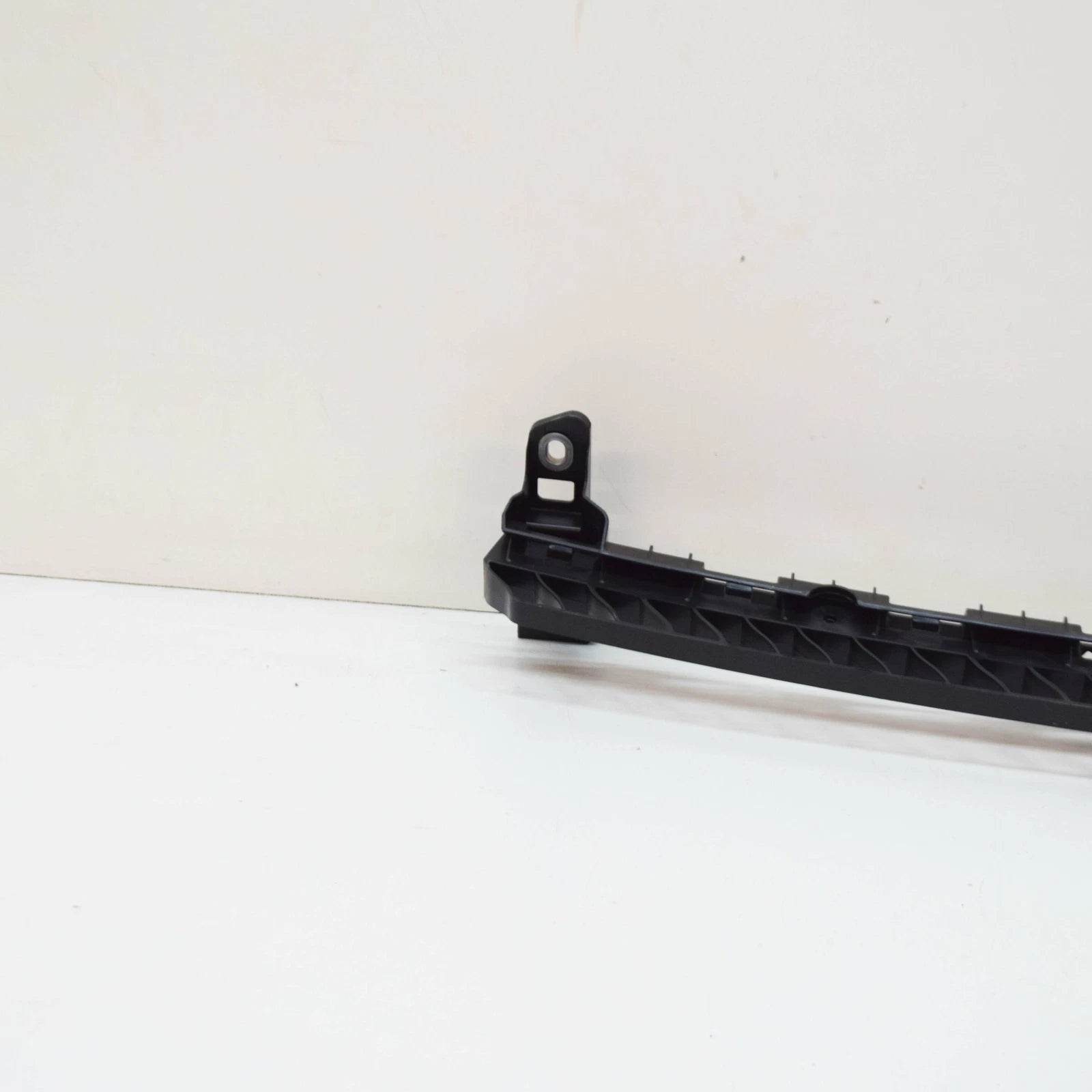 NEW VW GOLF MK7 RADIATOR SUPPORT FRONT CENTER GUIDE SECTION 5G0805705M