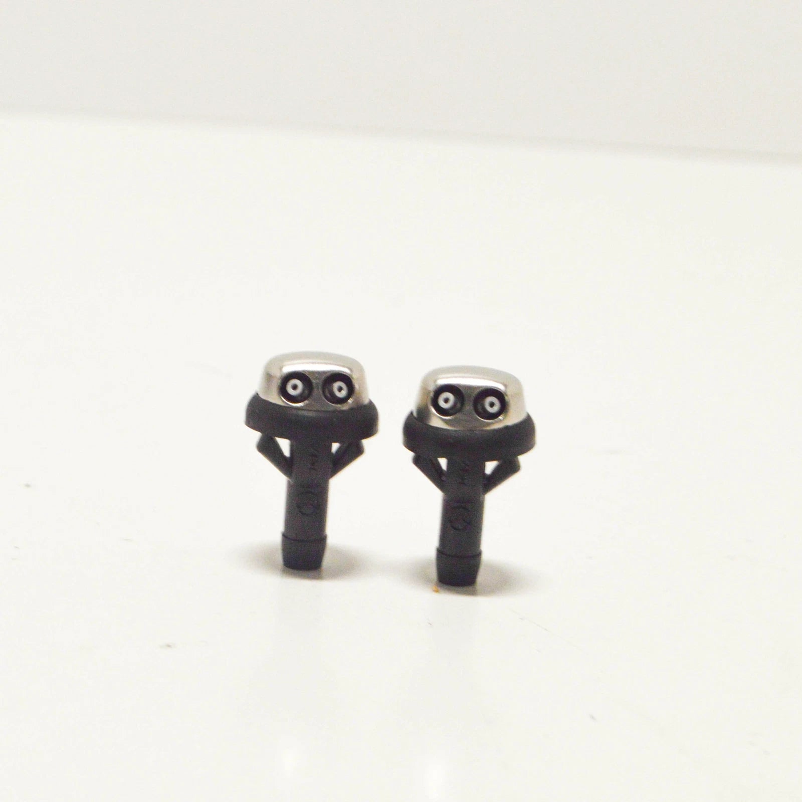 NEW MERCEDES BENZ SL R107 WINDSHIELD WASHER NOZZLE PAIR A1078600147 ORIGINAL