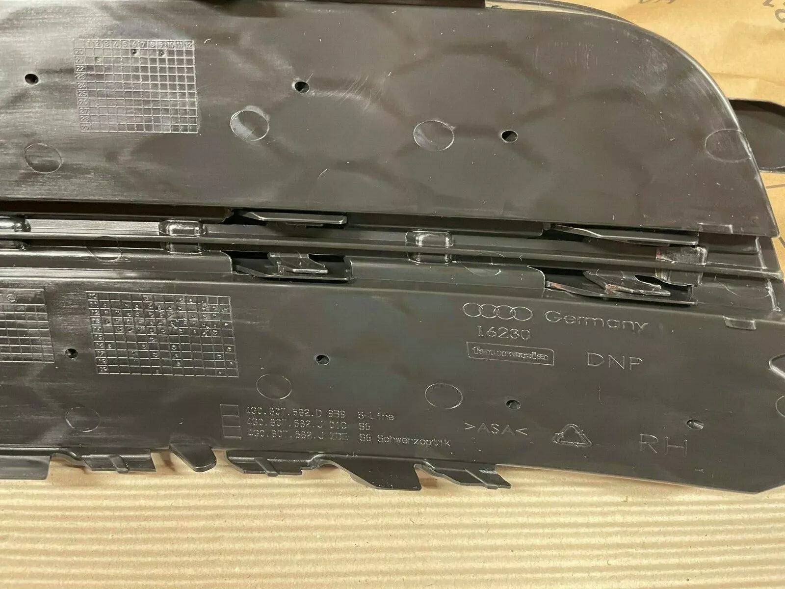 NEW AUDI A6 C7 RIGHT FOG LIGHT SURROUND GRILLE 4G0807682D9B9 2011 S LINE GENUINE