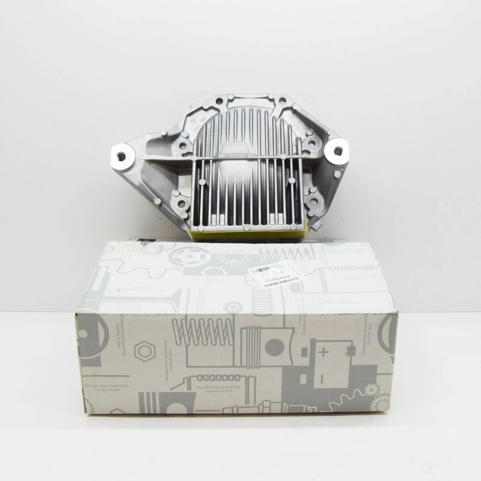 NEW MERCEDES-BENZ E W212 REAR AXLE DIFFERENTIAL COVER A2043510608 ORIGINAL