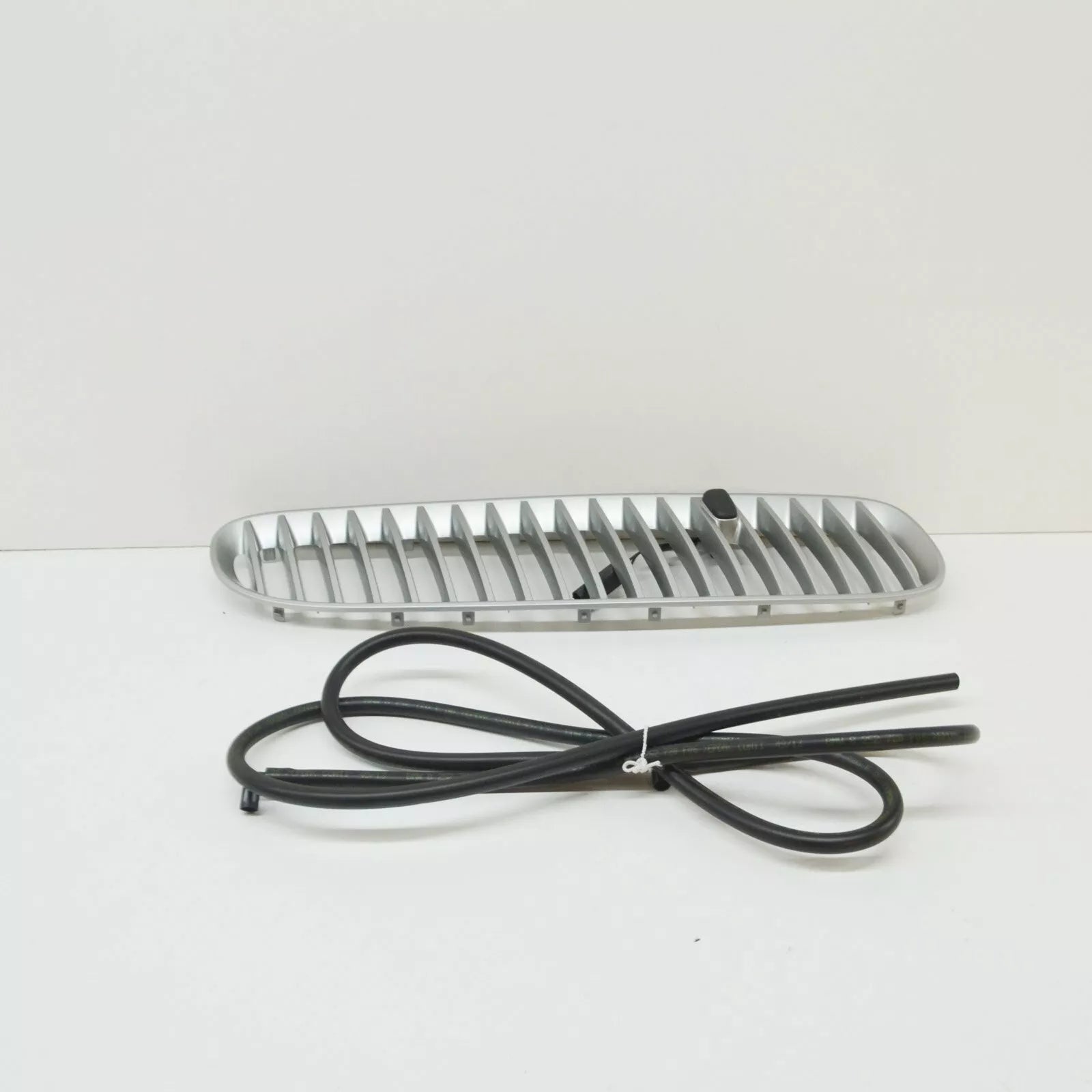 NEW BMW X5 E53 HOOD VENT TITANIUM GRILLE RIGHT 51137124824 ORIGINAL