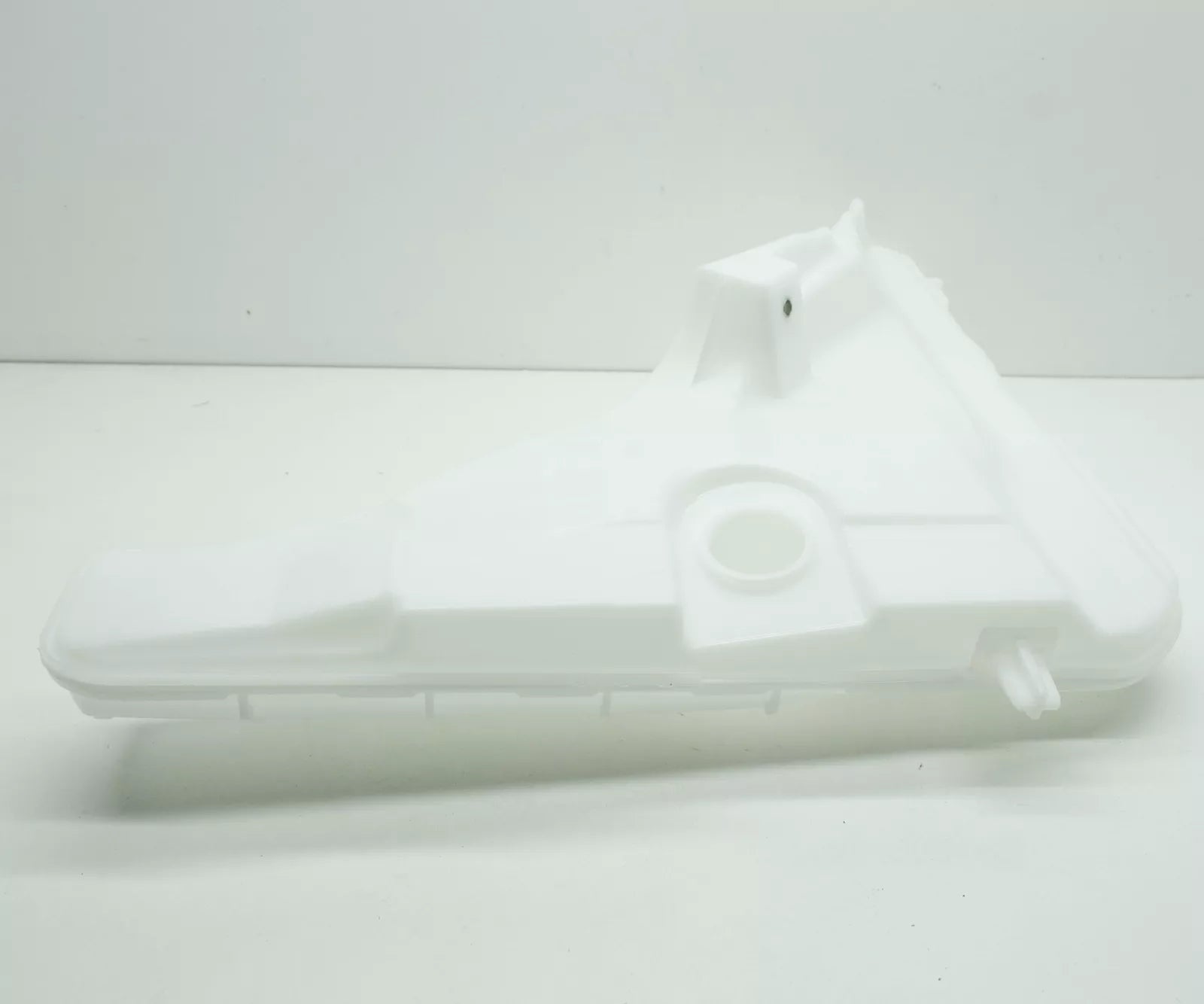 NEW AUDI Q8 4MN WINDSHIELD WASH WATER RESERVOIR 4M0955452C ORIGINAL