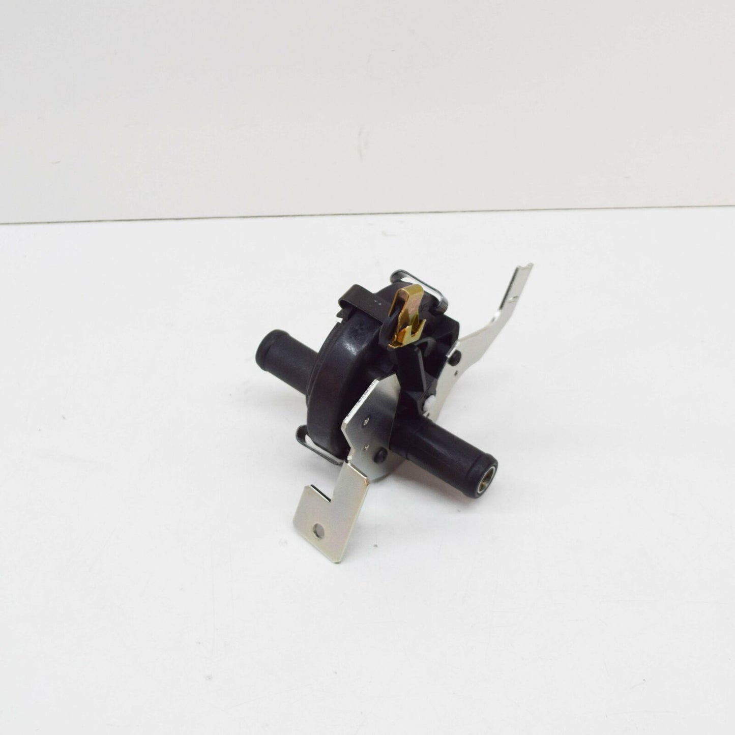 NEW MERCEDES-BENZ G W463 HEATER VALVE A4638300084 ORIGINAL