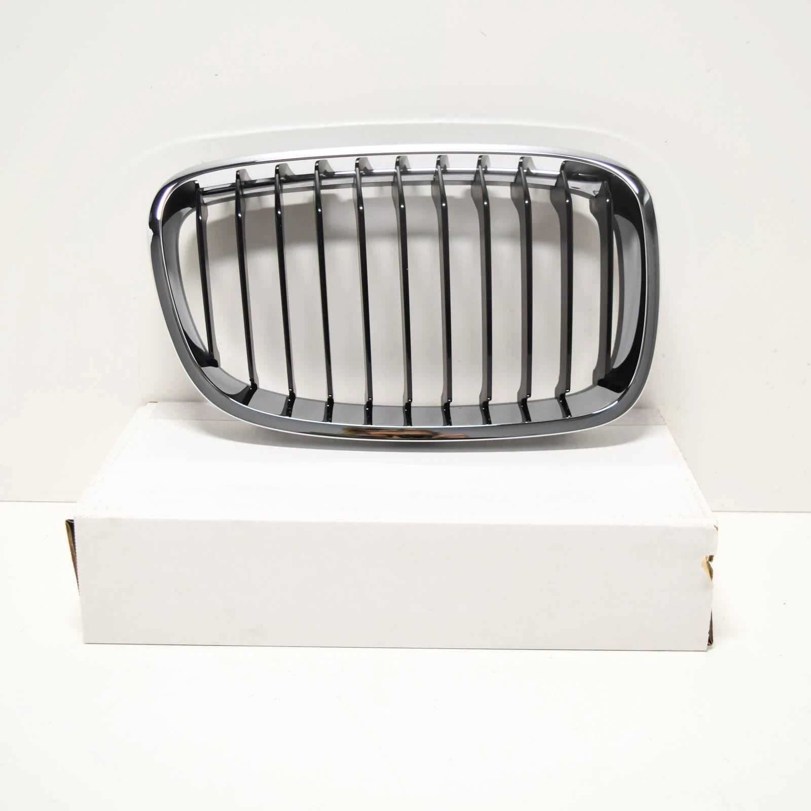 NEW BMW 1 F20 FRONT RADIATOR RIGHT GRILLE BASIS 51137239022 7239022 2014