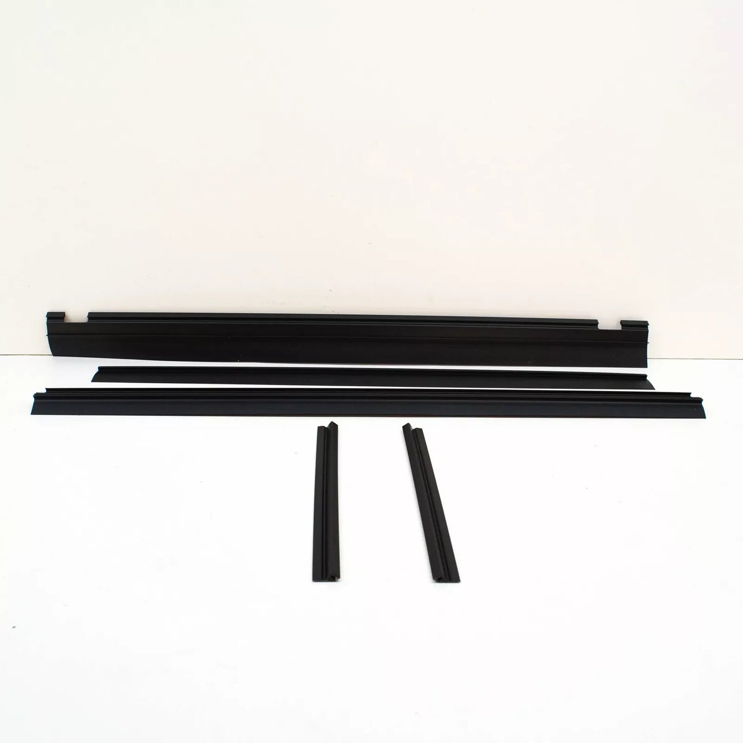 NEW BMW 2 F45 RADIATOR UPPER SEAL BRACKET 17118600126 8600126 2015 ORIGINAL