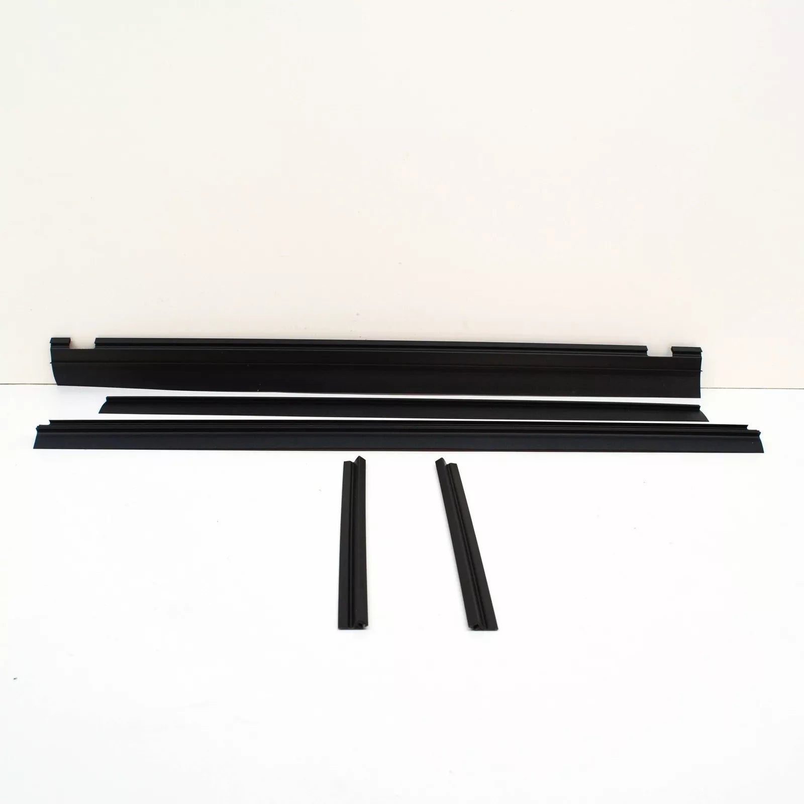 NEW BMW 2 F45 RADIATOR UPPER SEAL BRACKET 17118600126 8600126 2015 ORIGINAL