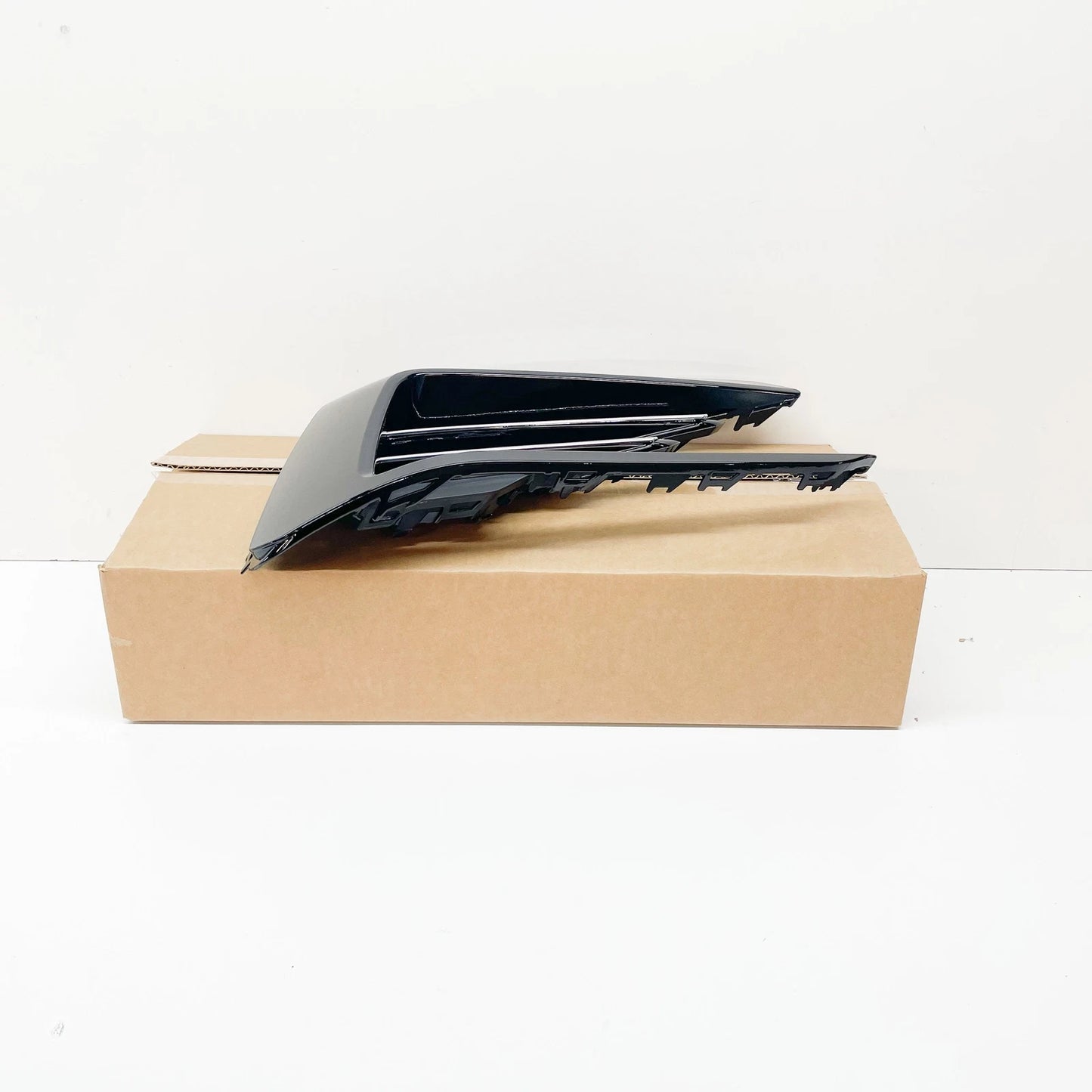 NEW VOLKSWAGEN PASSAT B8 FRONT BUMPER RIGHT OUTER GRILLE 561854662JFOD