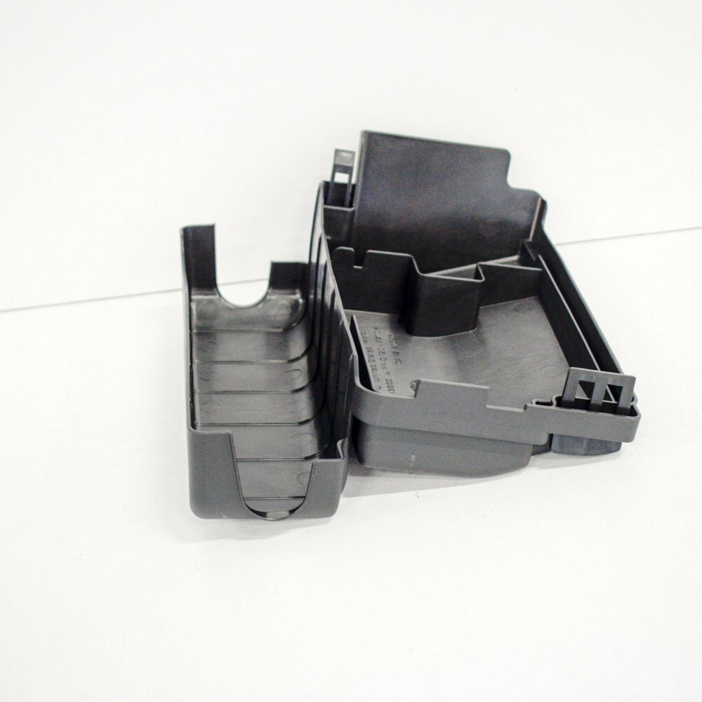 NEW VOLKSWAGEN PASSAT B8 FUSE BOX RELAY COVER 5C0937132C ORIGINAL