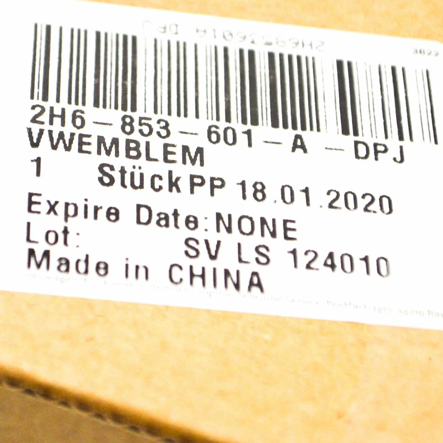 NEW VW AMAROK 2017- CENTRAL GRILL BADGE BLACK CHROME 2H6853601ADPJ