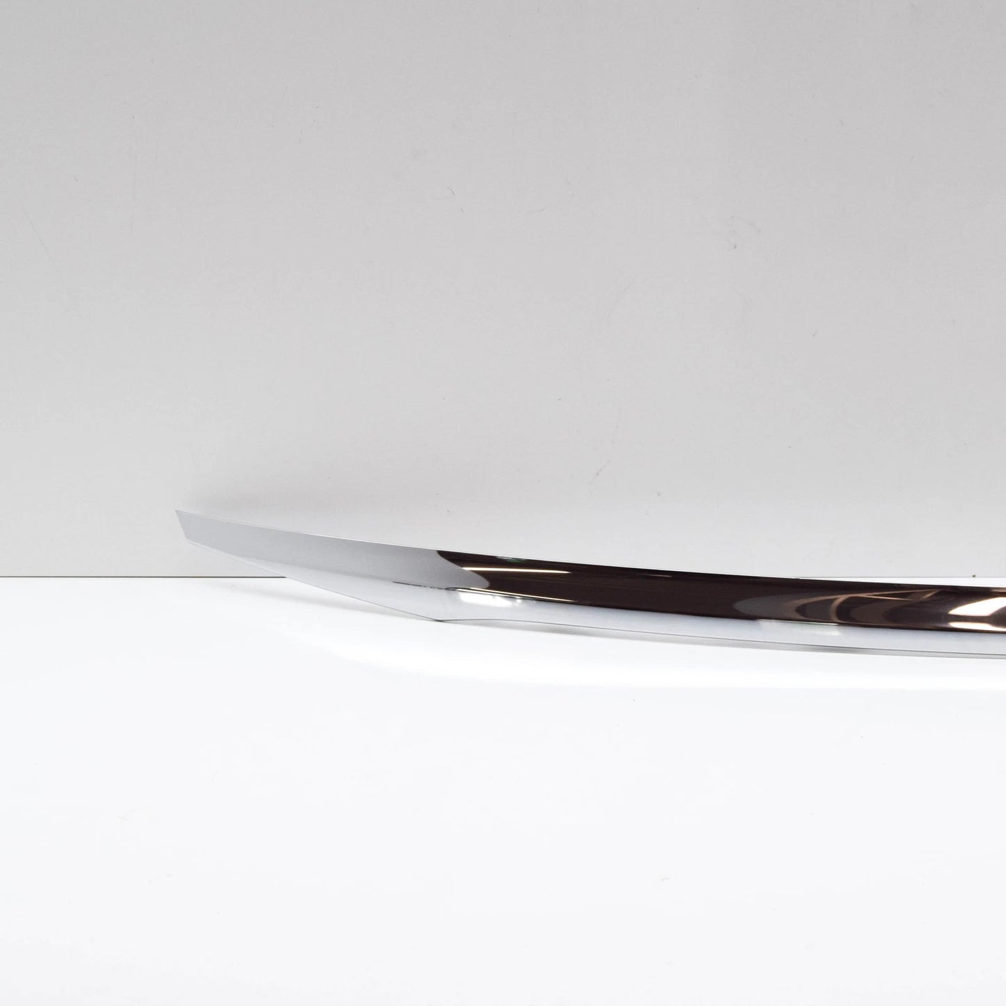 NEW MERCEDES-BENZ E W213 TRUNK LID TRIM STRIP A2137570000 ORIGINAL