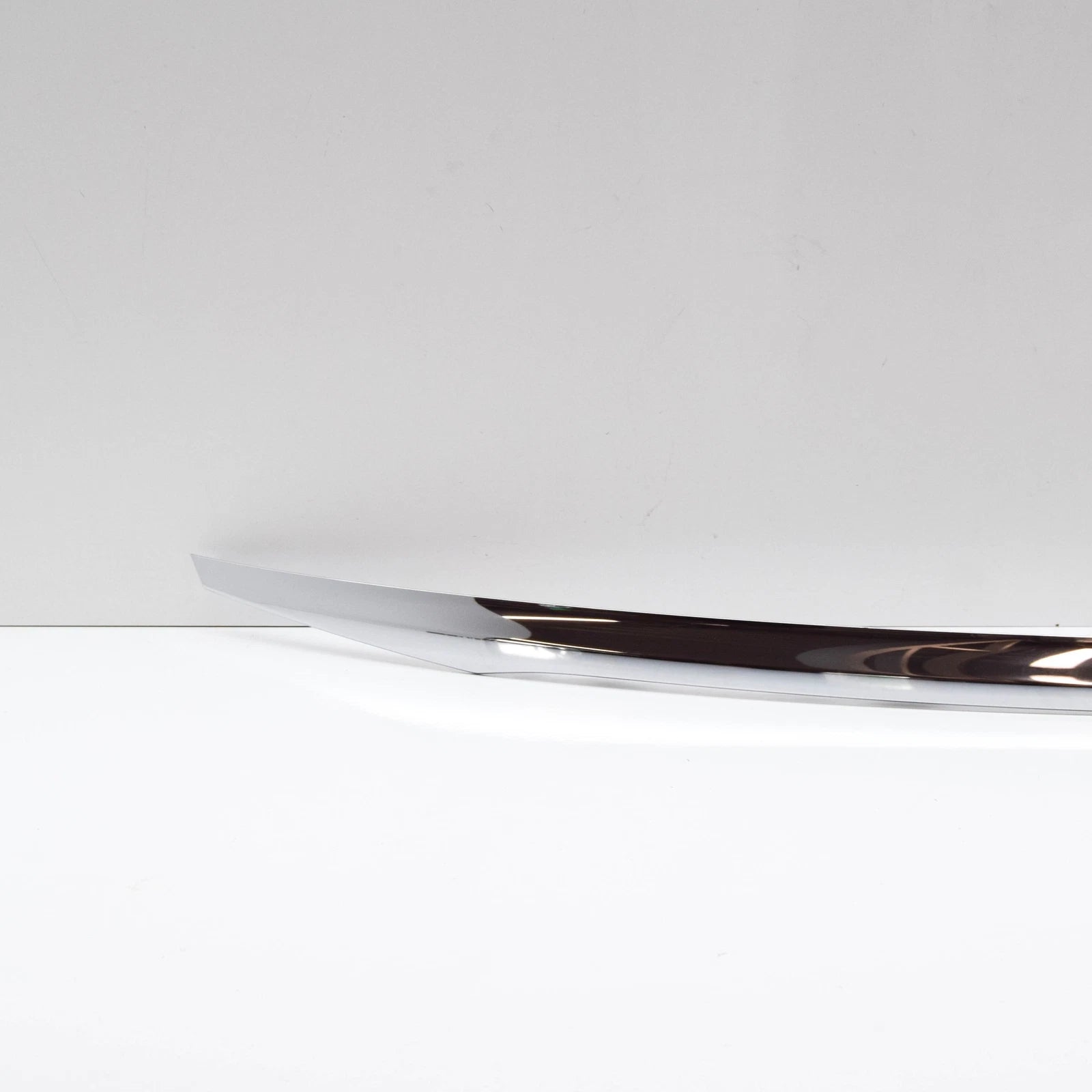 NEW MERCEDES-BENZ E W213 TRUNK LID TRIM STRIP A2137570000 ORIGINAL