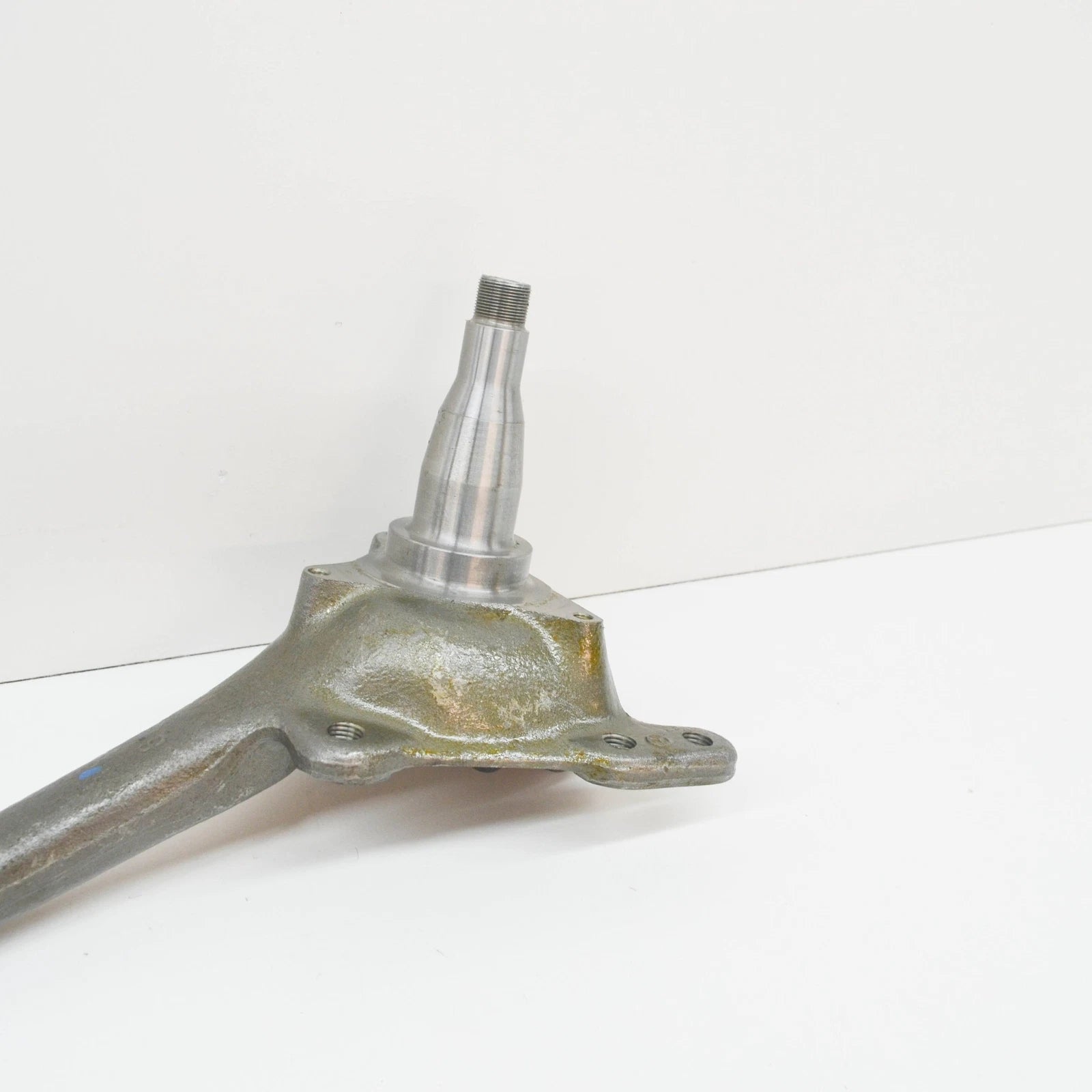 NEW MERCEDES-BENZ S W126 FRONT RIGHT STEERING KNUCKLE A1163304120 ORIGINAL