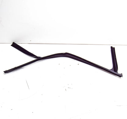NEW MERCEDES-BENZ C W205 FRONT RIGHT DOOR WINDOW SEAL A2057256600 ORIGINAL