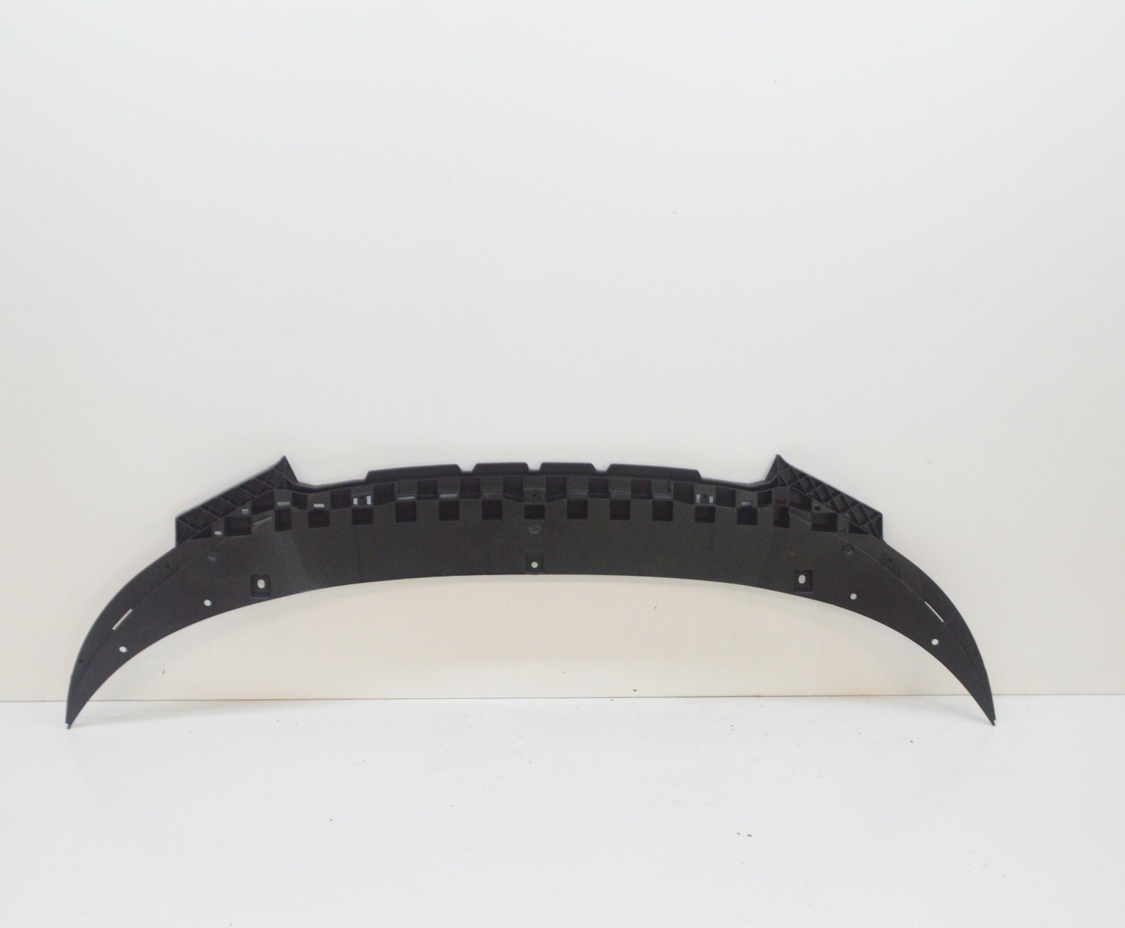 new audi a3 8p front bumper center lower closing element 8p0807233b original