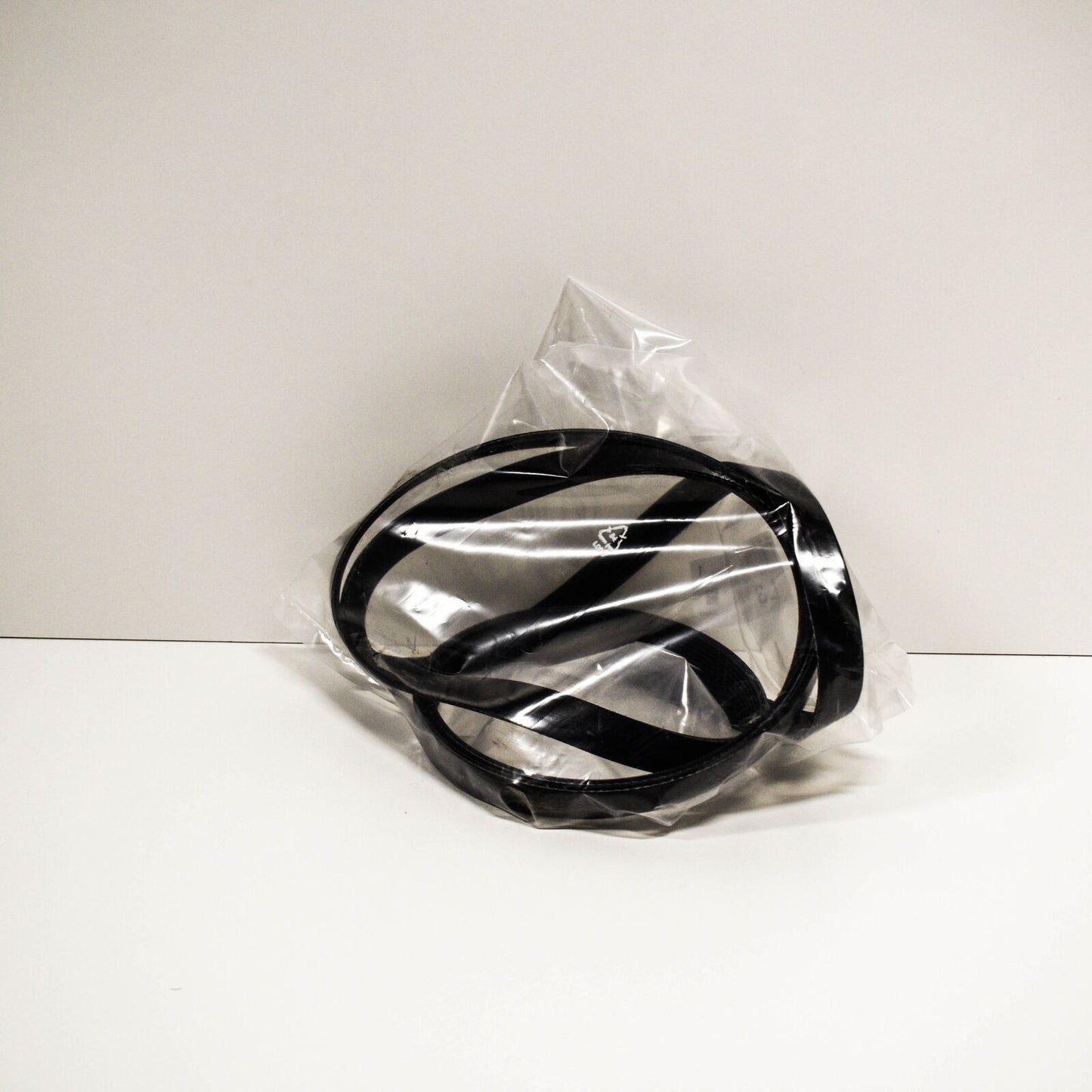 NEW MERCEDES BENZ GL X166 V RIBBED BELT A0029936796 ORIGINAL