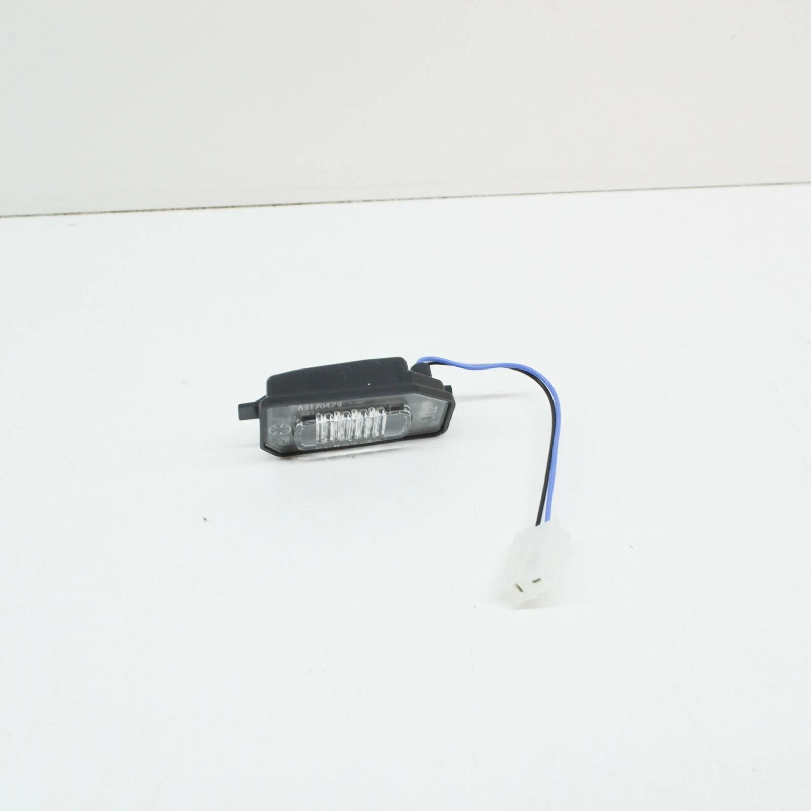 NEW MERCEDES-BENZ C-CLASS W205 LEFT WING MIRROR PUDDLE LIGHT A0998200159