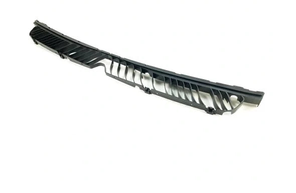 NEW VW TOUAREG CR MK3 REAR BUMPER CENTRE SECURING STRIP 760807863