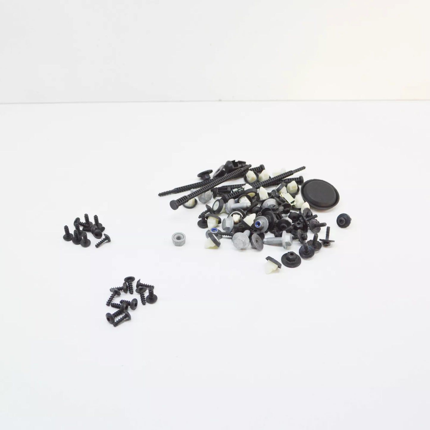 NEW AUDI A6 AVANT C7 REAR BUMPER FIXING SET 4G0098627A