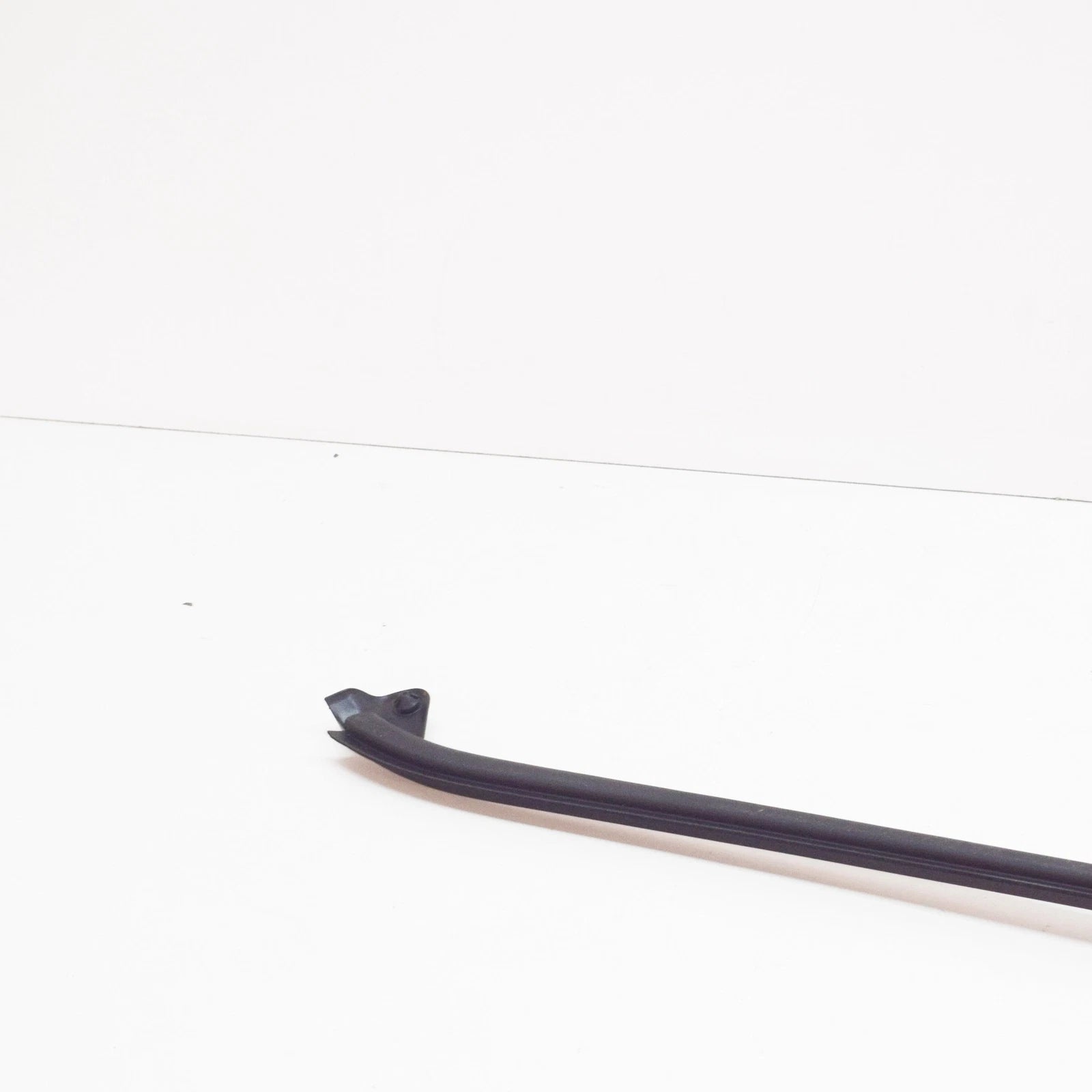 NEW MERCEDES-BENZ A W176 REAR LEFT DOOR WINDOW GUIDE RAIL A1767351100 ORIGINAL