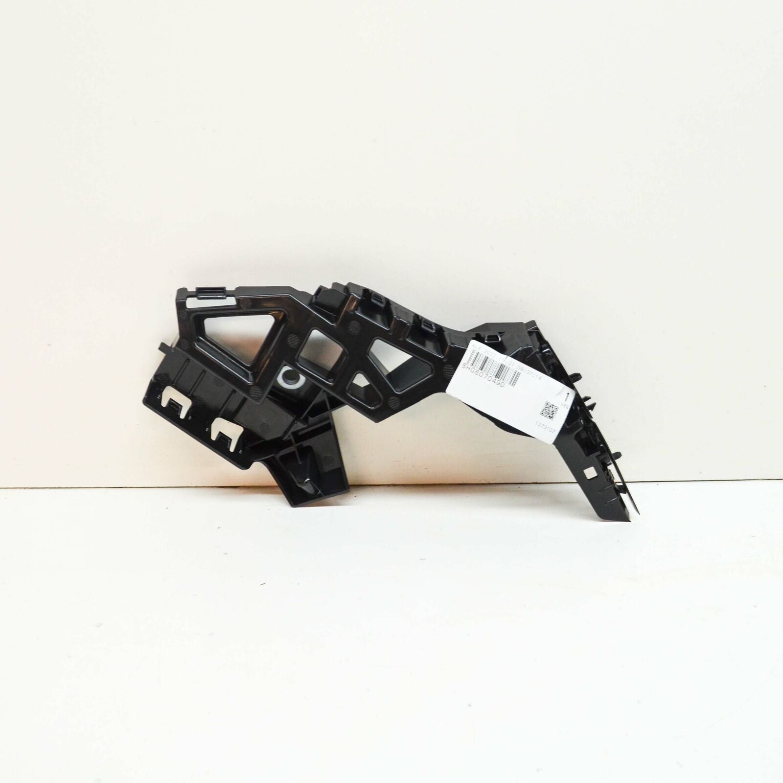 NEW VOLKSWAGEN GOLF MK8 CD1 FRONT LEFT BUMPER BRACKET 5H0807049D ORIGINAL