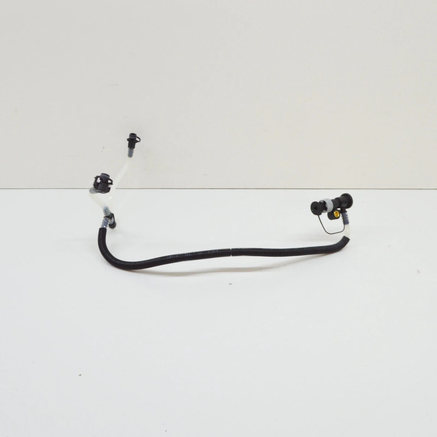 NEW MERCEDES-BENZ E W210 FUEL PIPE A6130702132