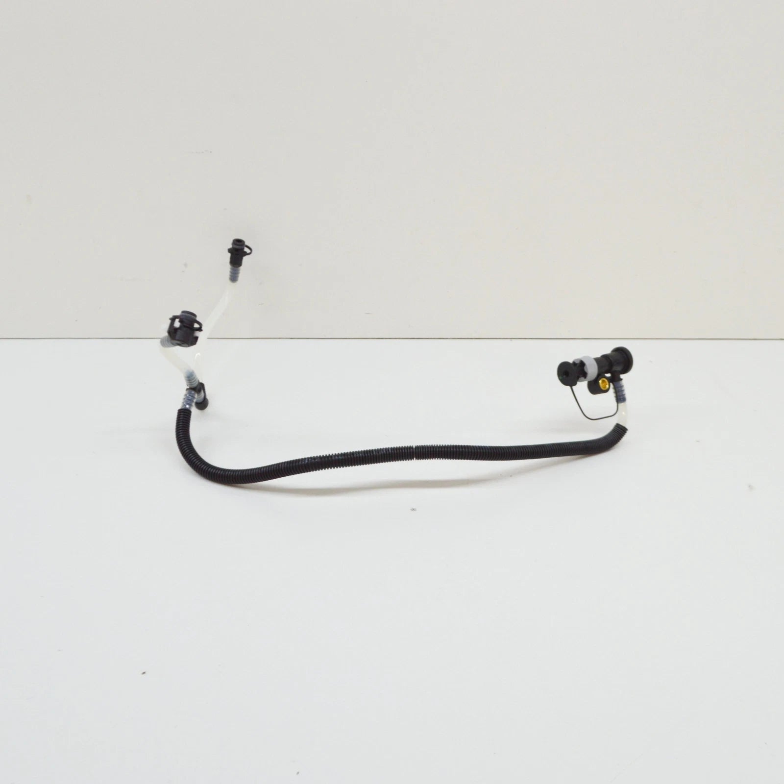 NEW MERCEDES-BENZ E W210 FUEL PIPE A6130702132