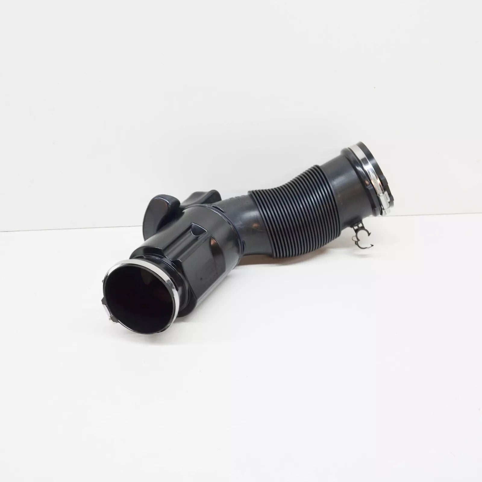 NEW AUDI A4 B8 8K AIR INTAKE HOSE 06E129629Q ORIGINAL