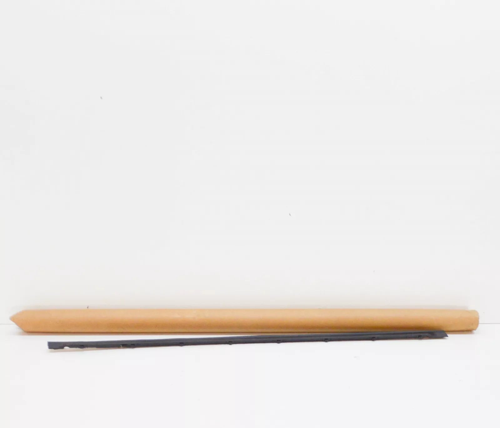 NEW MERCEDES-BENZ GLE W166 FRONT RH LOWER DOOR COVER STRIP A1666980262 ORIGINAL