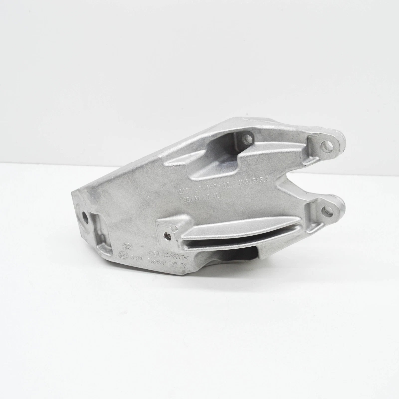 NEW BMW 3 G20 LEFT SIDE ENGINE BRACKET 22116861565 ORIGINAL