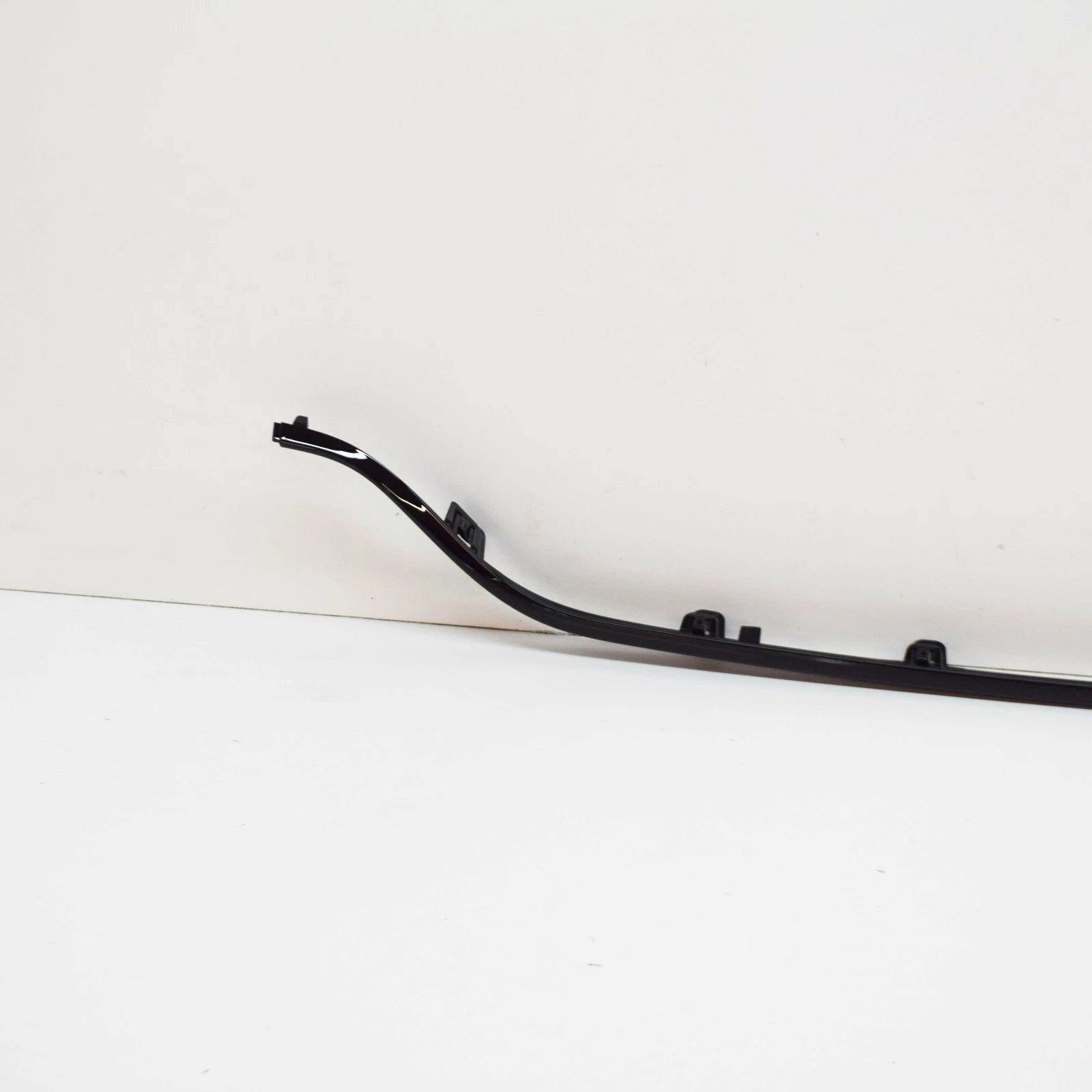 NEW MERCEDES-BENZ E W213 REAR BUMPER CENTRAL TRIM STRIP A2138854501