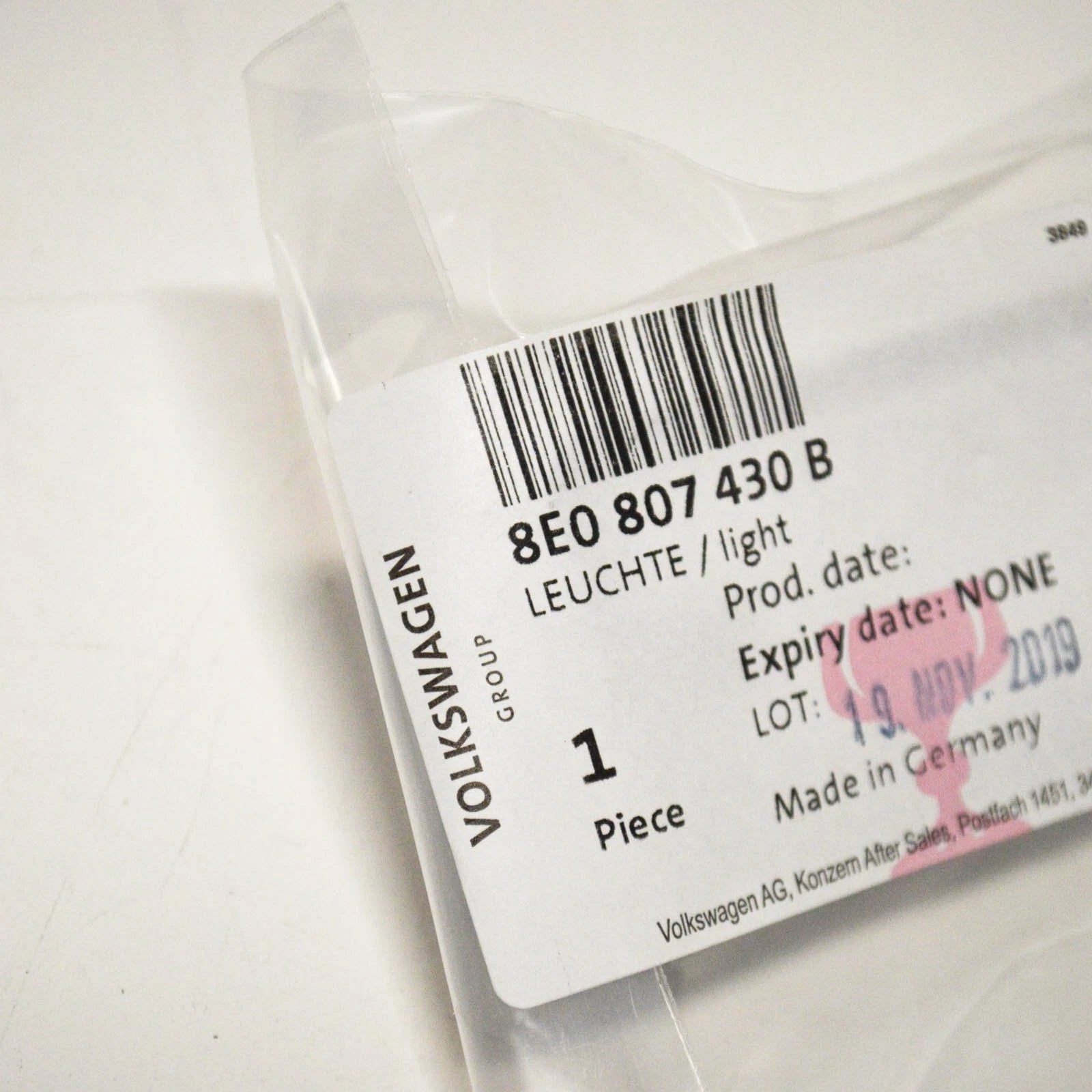 NEW AUDI A4 B7 REAR LICENSE PLATE LIGHT 8E0943023 8E0807430B ORIGINAL