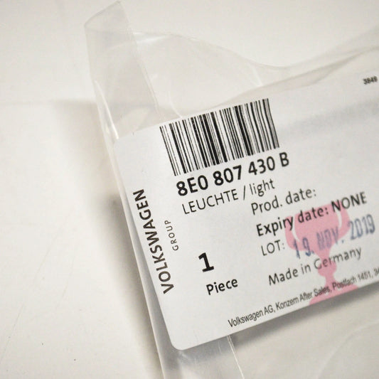 NEW AUDI A4 B7 REAR LICENSE PLATE LIGHT 8E0943023 8E0807430B ORIGINAL