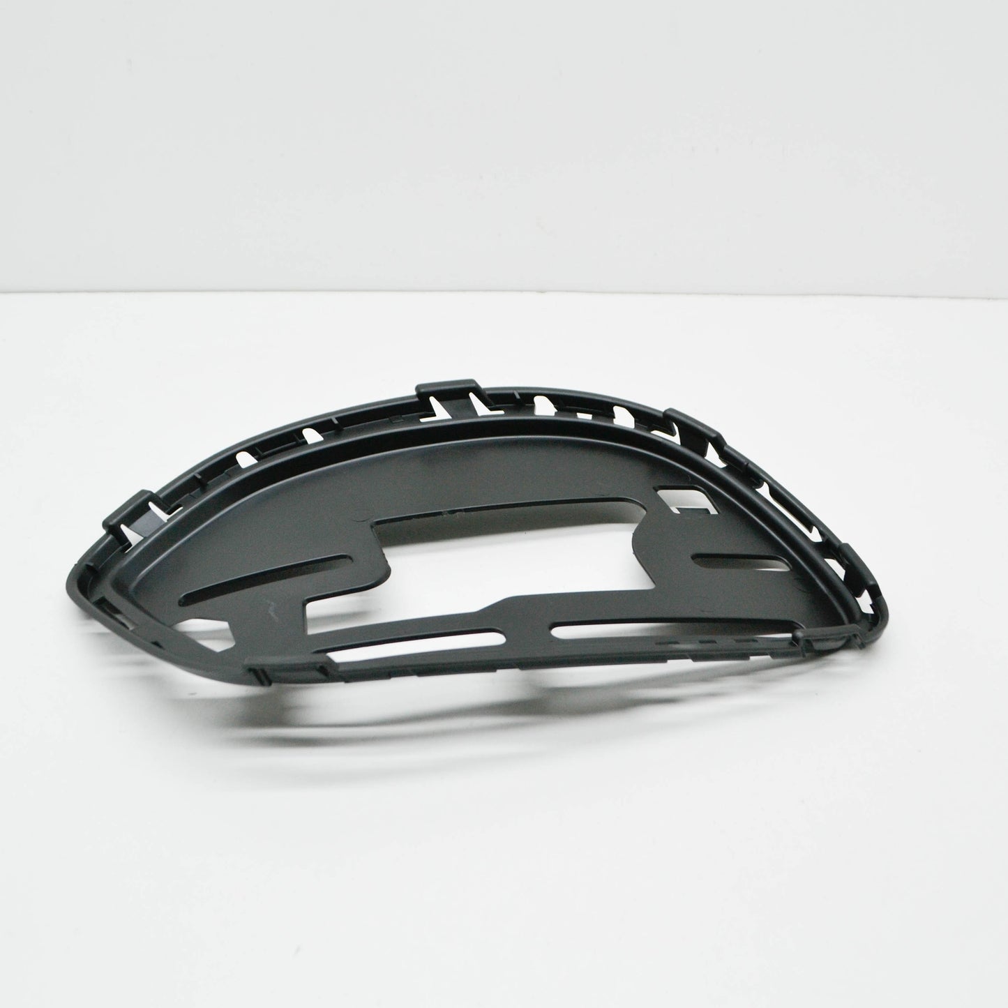 NEW MB S W222 FRONT BUMPER LEFT GRILLE BRACKET COVER A2228855001 ORIGINAL