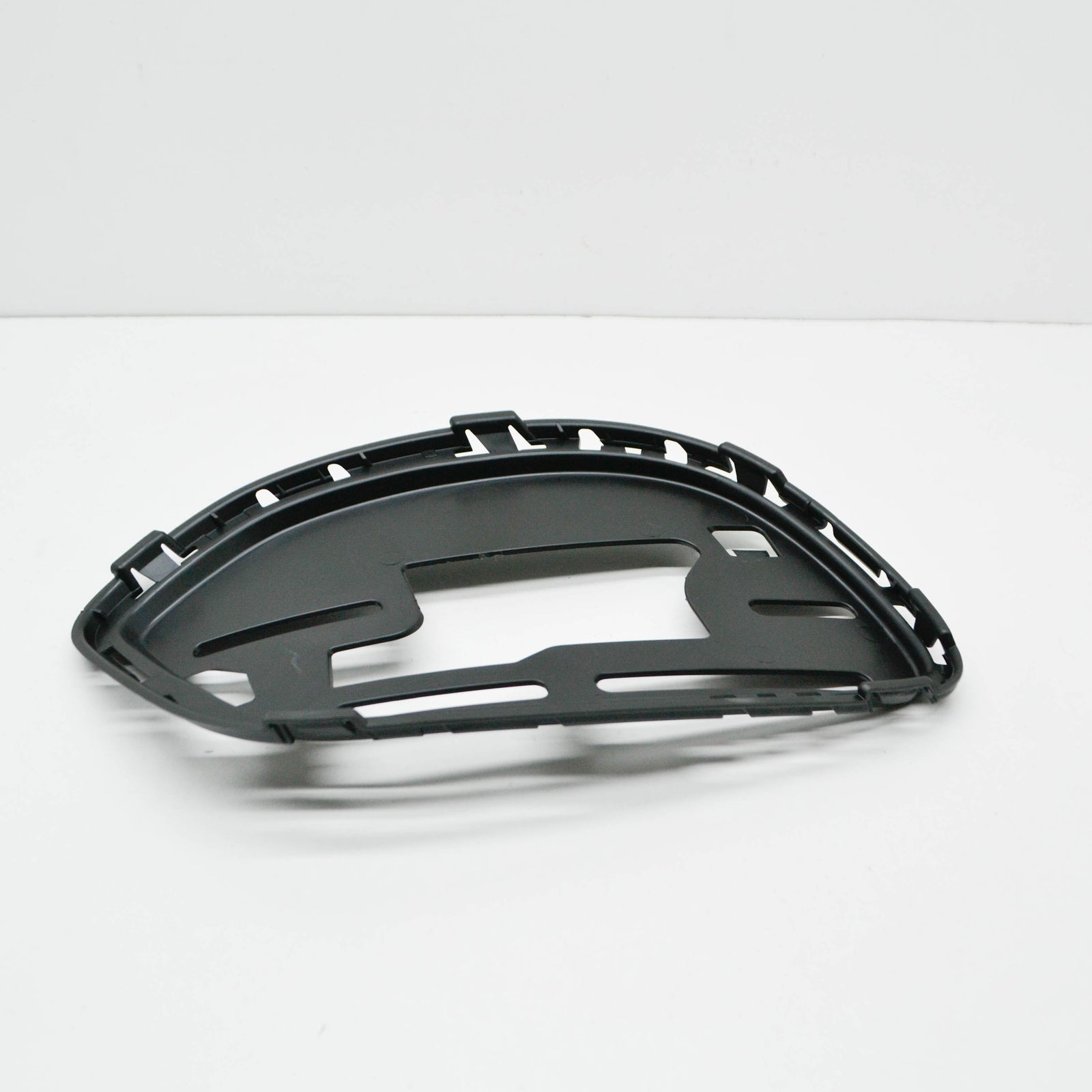 NEW MB S W222 FRONT BUMPER LEFT GRILLE BRACKET COVER A2228855001 ORIGINAL