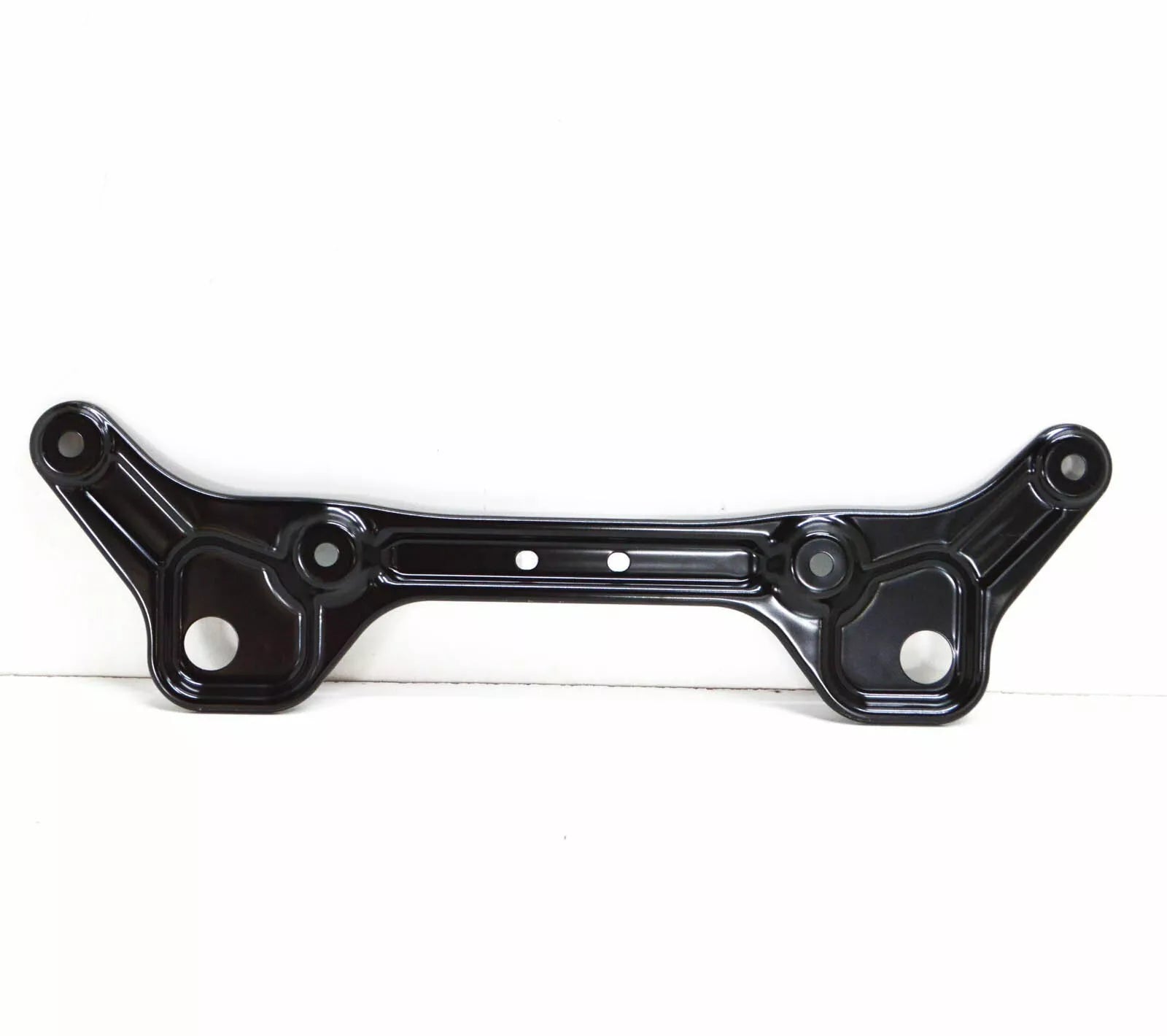 NEW MB C W204 STEERING TO FRAME-TYPE INTERGRAL SUPPORT PLATE A2046280011