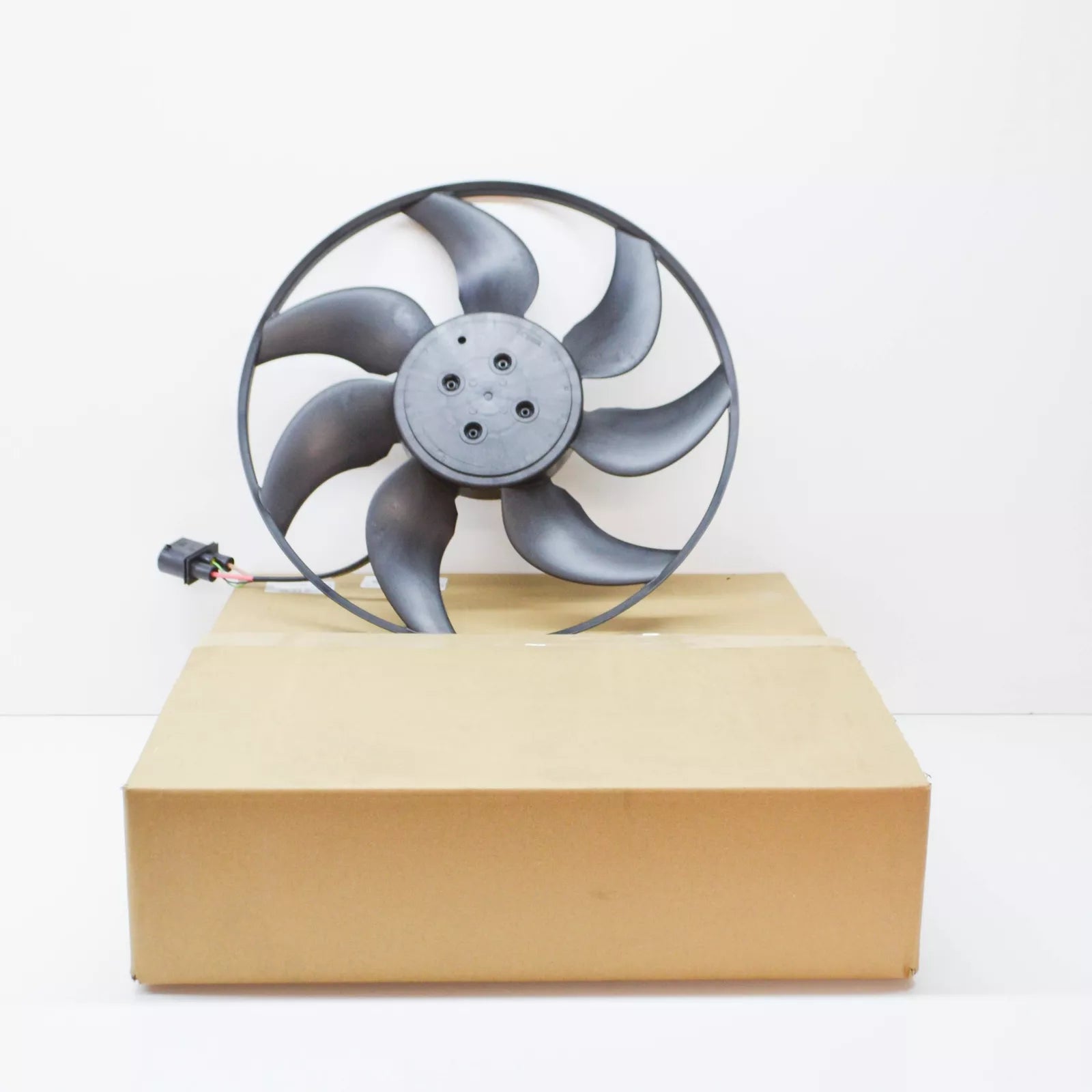 NEW AUDI A4 B9 RADIATOR FAN WITH CONTROL UNIT 8W0959455AC ORIGINAL