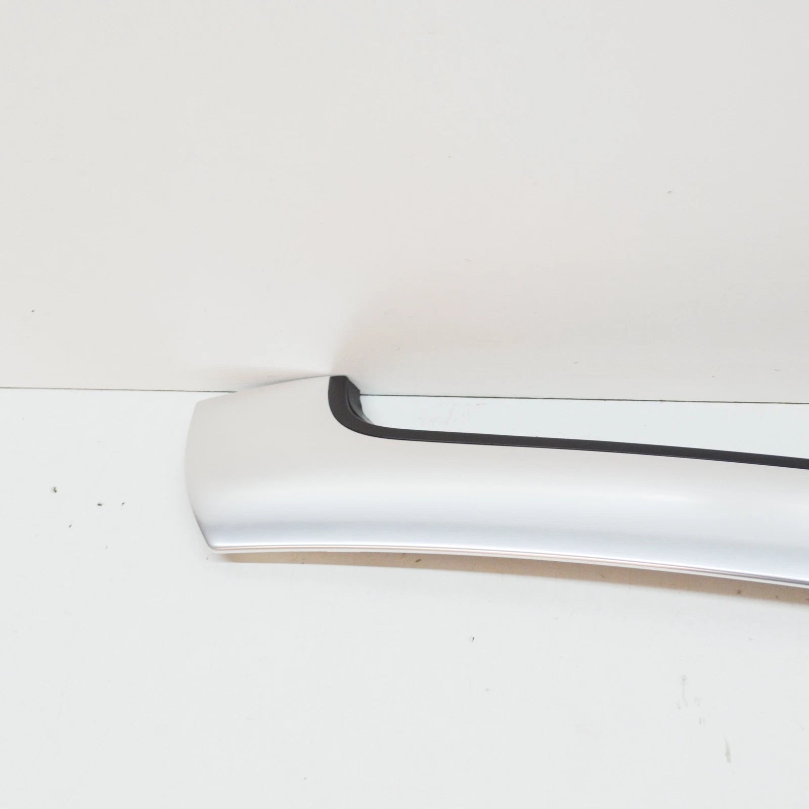 NEW AUDI R8 42 EXTERIOR LEFT SIDE PILLAR MOLDING 427853265D 3Q7 ORIGINAL
