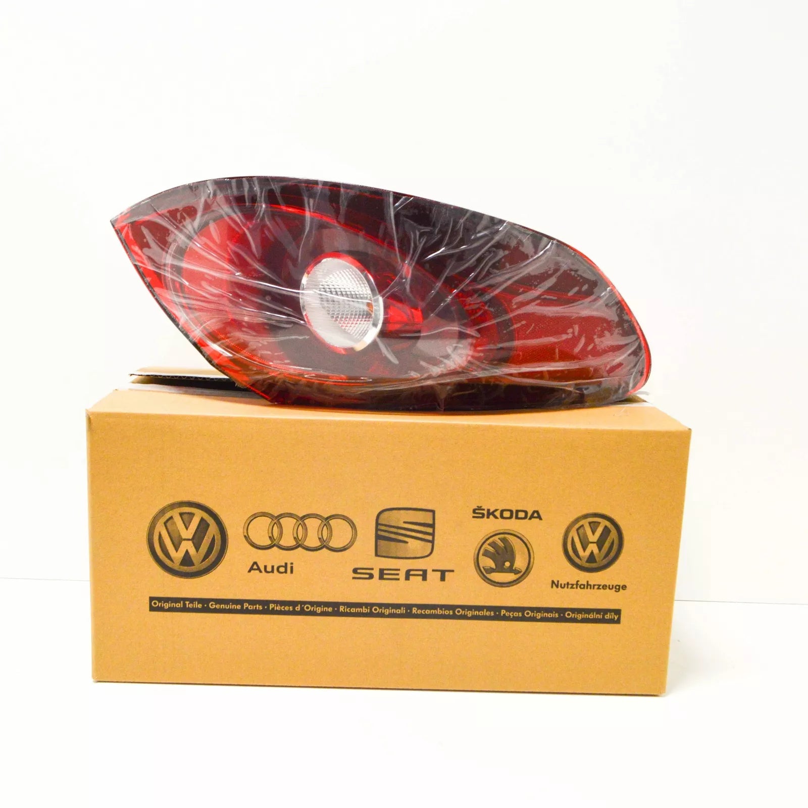 NEW VOLKSWAGEN PASSAT CC REAR LEFT OUTER TAILLIGHT LAMP 3C8945207S ORIGINAL