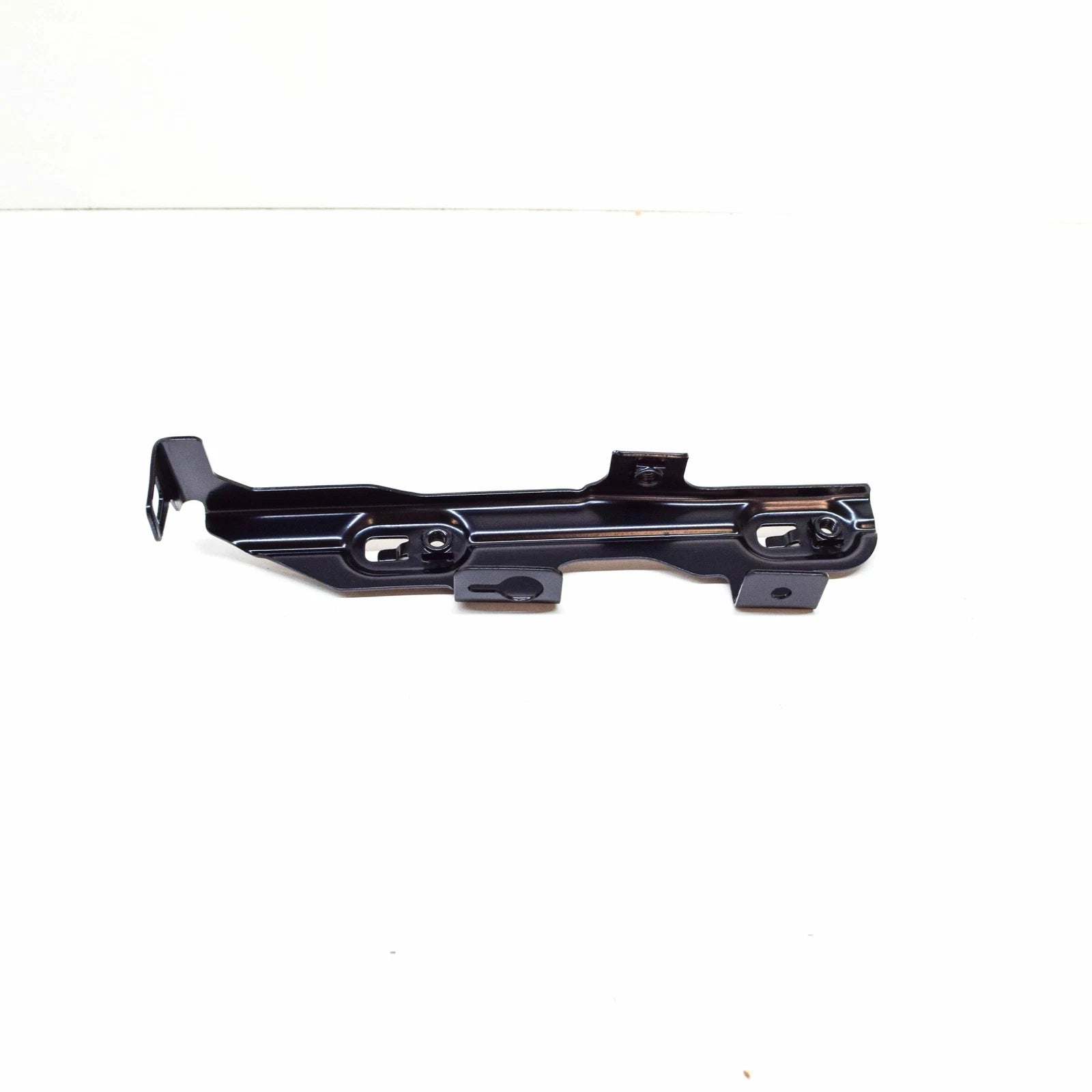 NEW BMW M4 F82 RADIATOR LOWER RIGHT BRACKET 51648055672 8055672 2016