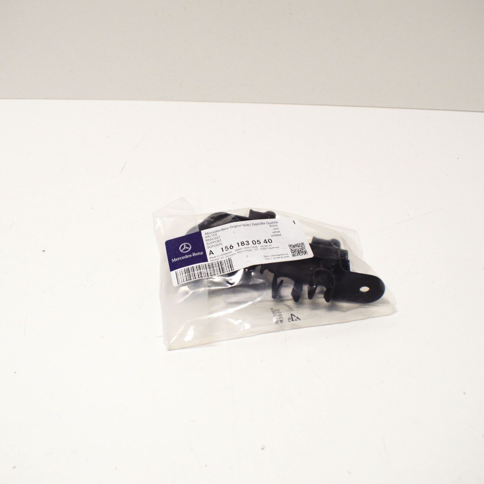 NEW MERCEDES BENZ ML W164 OIL FILTER BRACKET A1561830540 ORIGINAL