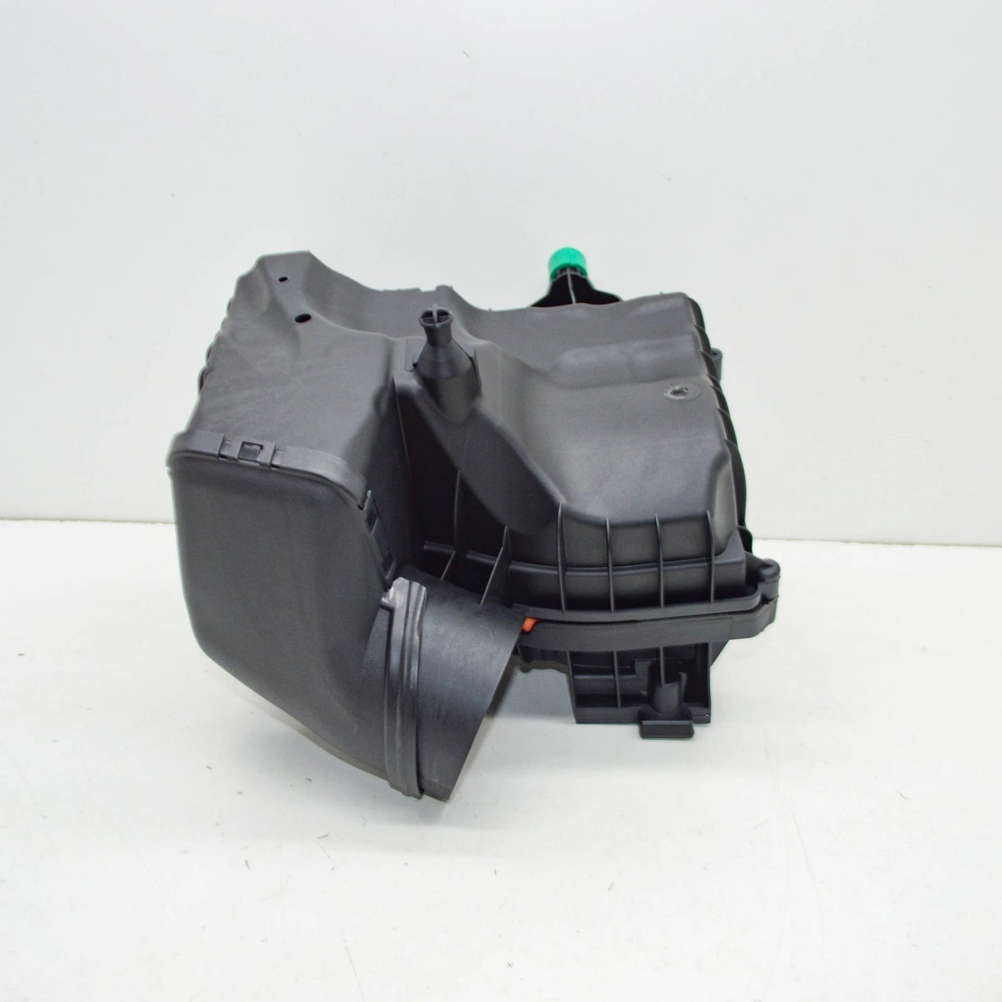 NEW MERCEDES-BENZ A W177 AIR FILTER BOX A2820903800